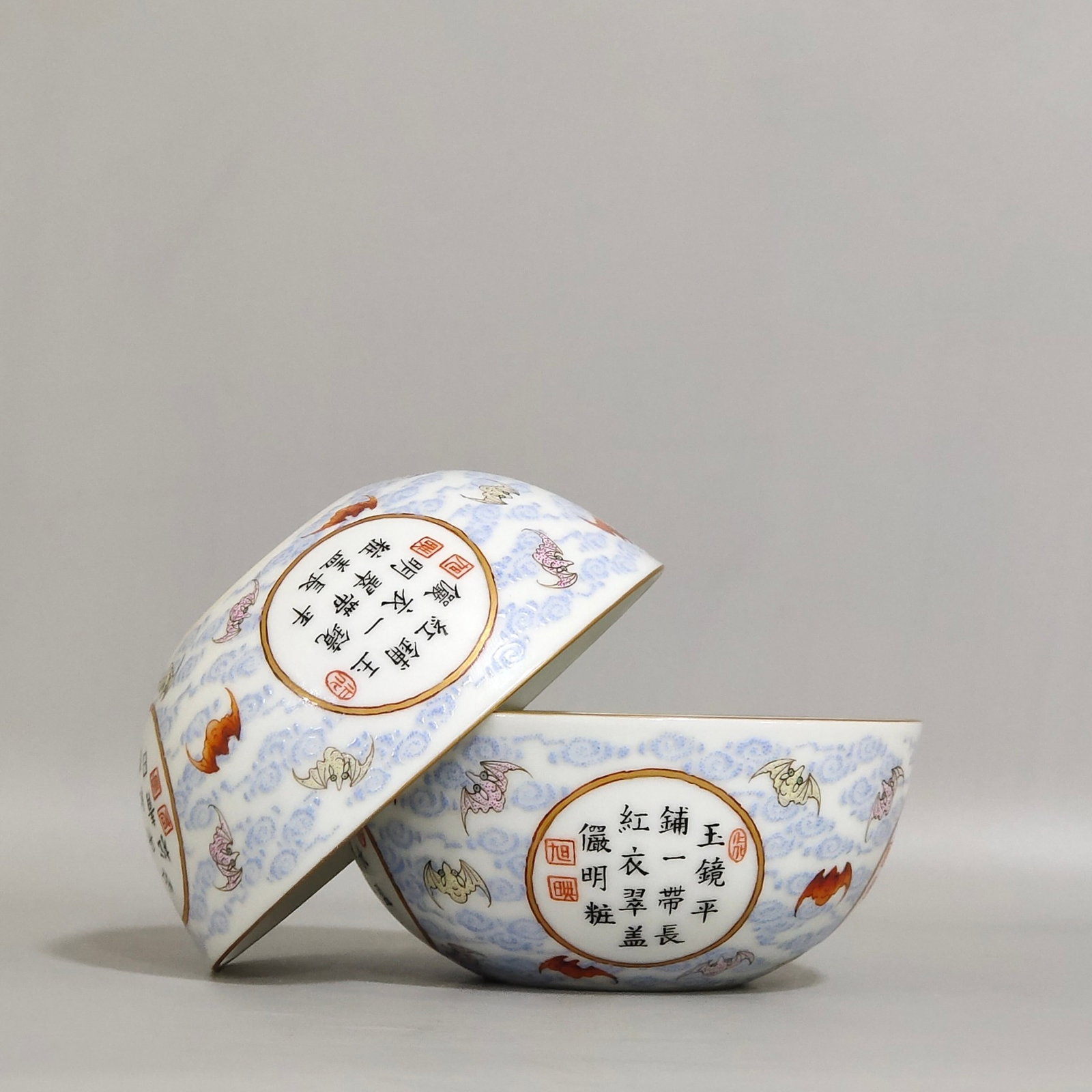 A Pair of Exquisite Famille-Rose Painted Gold Auspicious Cloud and Bats Pattern Cups,With Poem: A Pair of Exquisite Famille-Rose Painted Gold Auspicious Cloud and Bats Pattern Cups,With Poem,Qing Dynasty,China,Qianlong Six-character Mark,Size:1.4inx3.3in