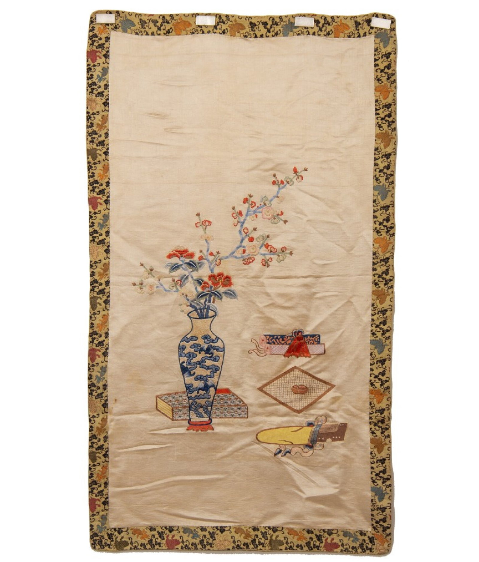 An Exquisite Embroidery Flower Pattern: An Exquisite Embroidery Flower Pattern,Qing Dynasty,China,Size:42.1inx24in 刺绣花卉图,中国清代