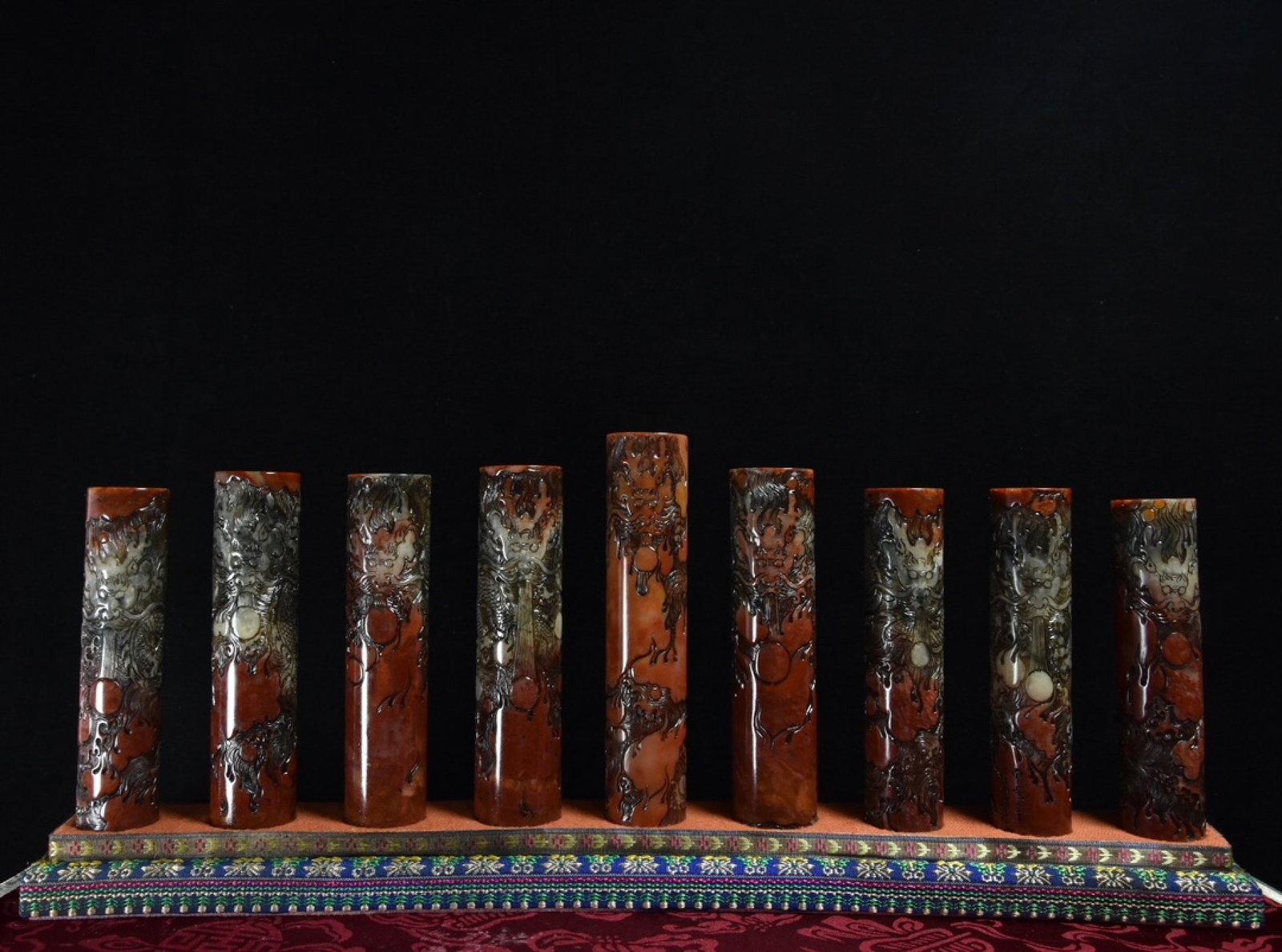 A Set of Fine Shoushan Stone Dragon Pattern Seals: A Set of Fine Shoushan Stone Dragon Pattern Seals,Qing Dynasty,China,Size:5.4inx1.2inx1.2in,6.3inx1.3inx1.3in,5.8inx1.4inx1.4in,Total Weight:2543g 一套寿山石龙ń
