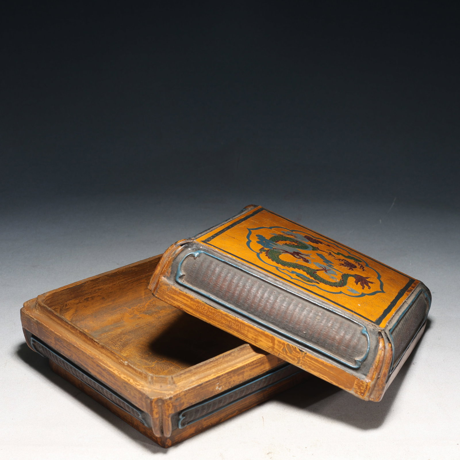 A Brilliant Hexagonal Lacquered 'Dragon& Auspicious Cloud' Box - 8