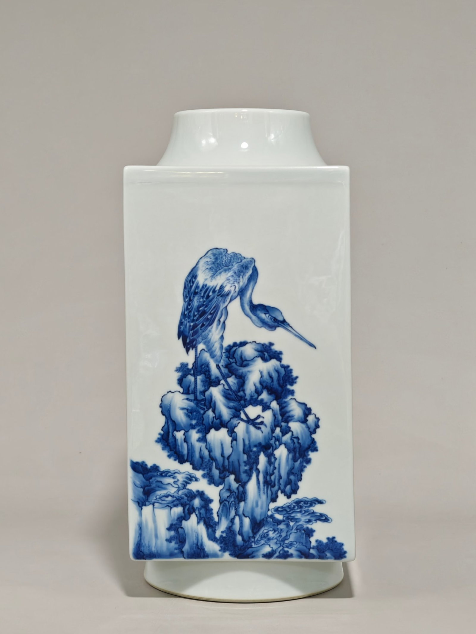 A Rare Blue and White Crane and Ganoderma lucidum Pattern Vase: A Rare Blue and White Crane and Ganoderma lucidum Pattern Vase,Qing Dynasty,China,With Mark,Size:12.2inx5.5in 青花仙鹤灵芝纹瓶,中国清&