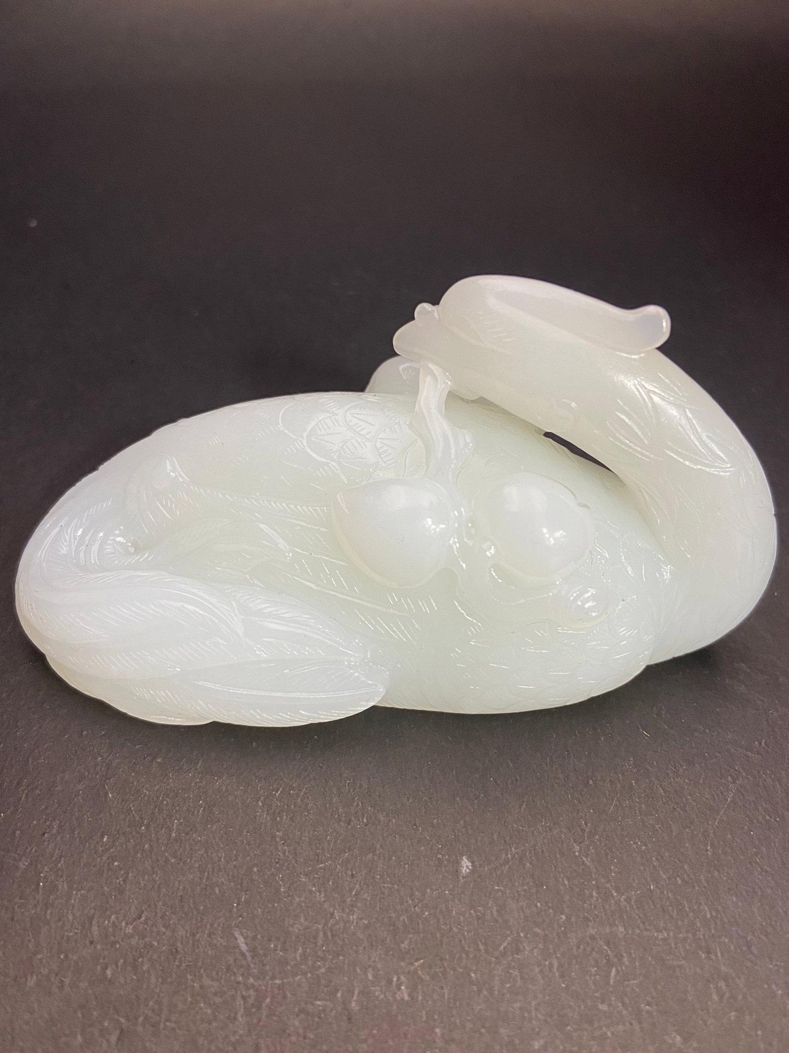 An Exquisite White Jade Peach Pattern Phoenix Hand Piece (1 of 7)
