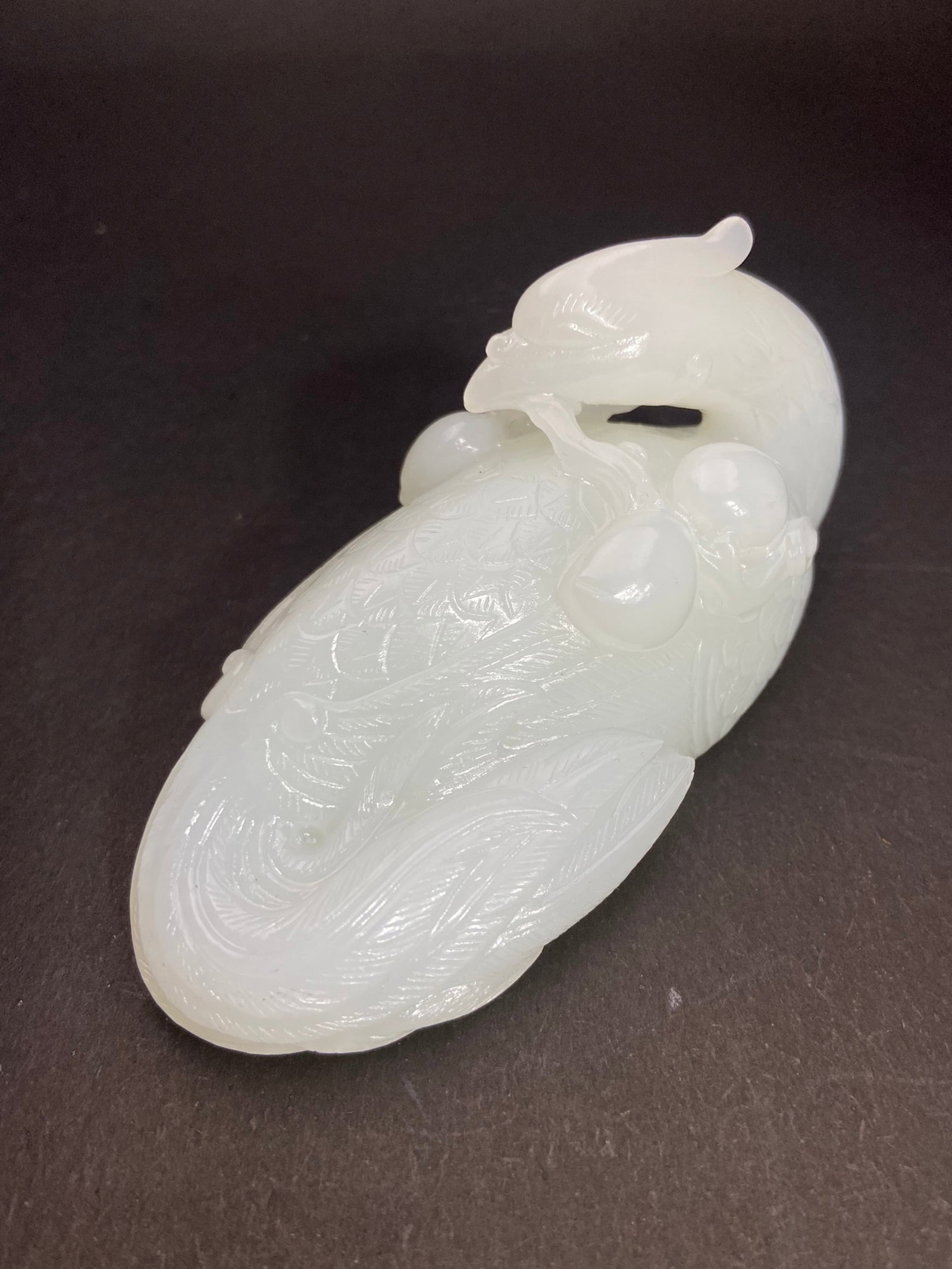 An Exquisite White Jade Peach Pattern Phoenix Hand Piece - 2