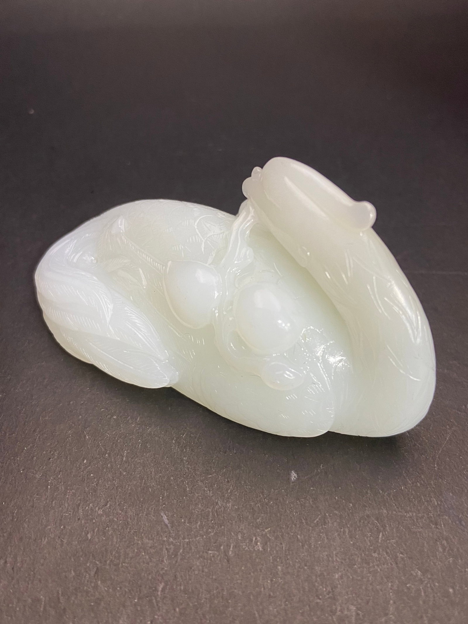 An Exquisite White Jade Peach Pattern Phoenix Hand Piece - 3