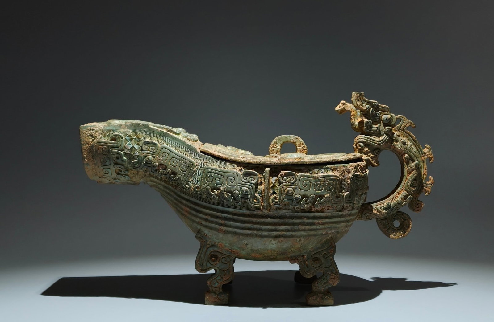 An Archaic Bronze Chi-Dragon Pattern four legs Food Vessel: An Archaic Bronze Chi-Dragon Pattern four legs Food Vessel,Sang Dynasty,China,Size:9.4inx16.5inx7.5in 青铜螭龙纹四足食器,中国商&