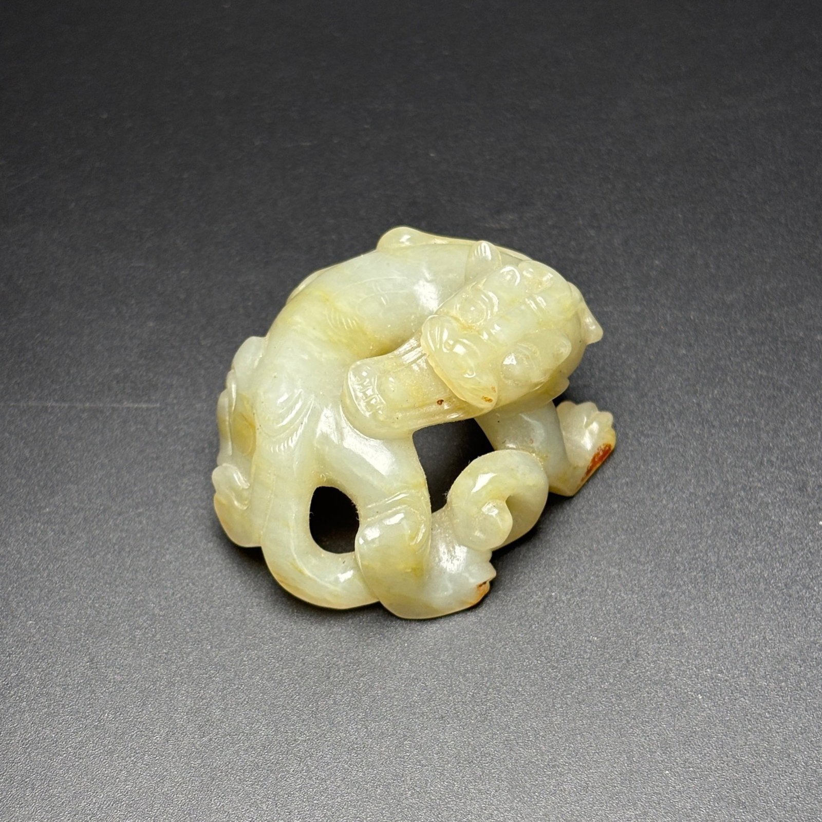 An Exquisite White Jade Dragon Ornament: An Exquisite White Jade Dragon Ornament,Qing Dynasty,China,Size:49mmx42mmx27mm,Weight:47g 白玉龙摆件,中国清代