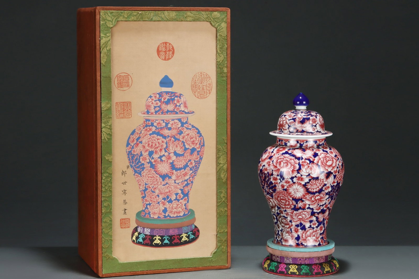 An Exquisite Ji Blue Glazed Famille-Rose Flower Pattern Cover Jar: An Exquisite Ji Blue Glazed Famille-Rose Flower Pattern Cover Jar,Qing Dynasty,China,Yongzheng Six-character Mark,Size:9.4inx5.4in 霁蓝釉粉彩花卉纹İ