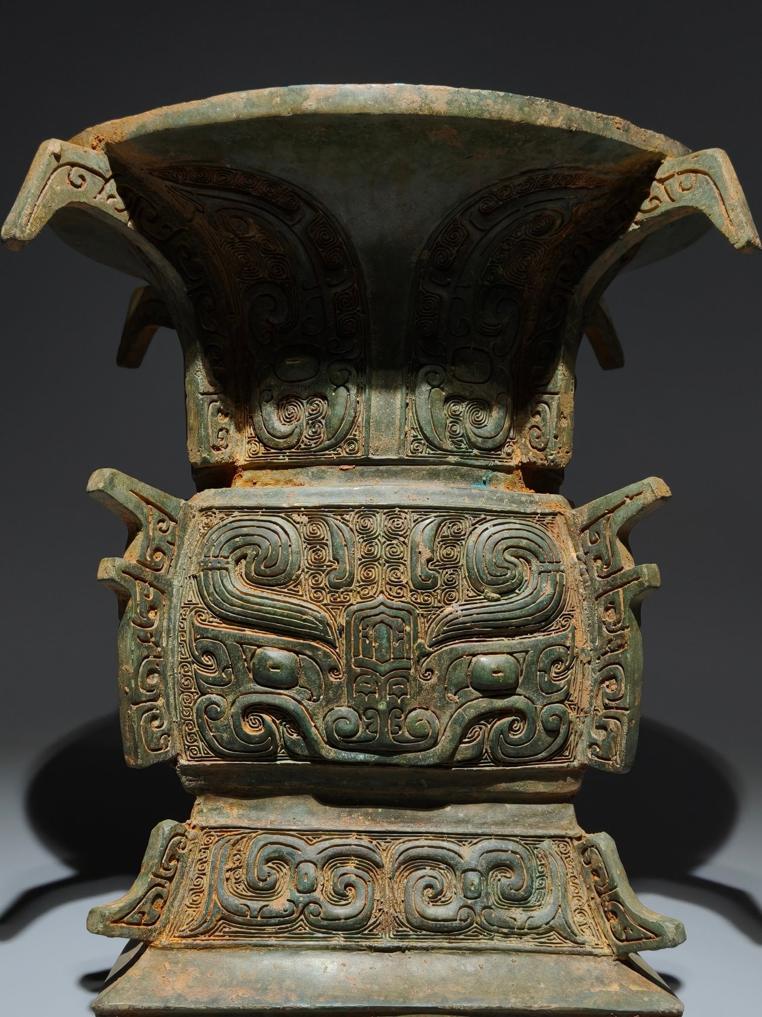 An Archaic Bronze Beast-Face Pattern Vase - 2