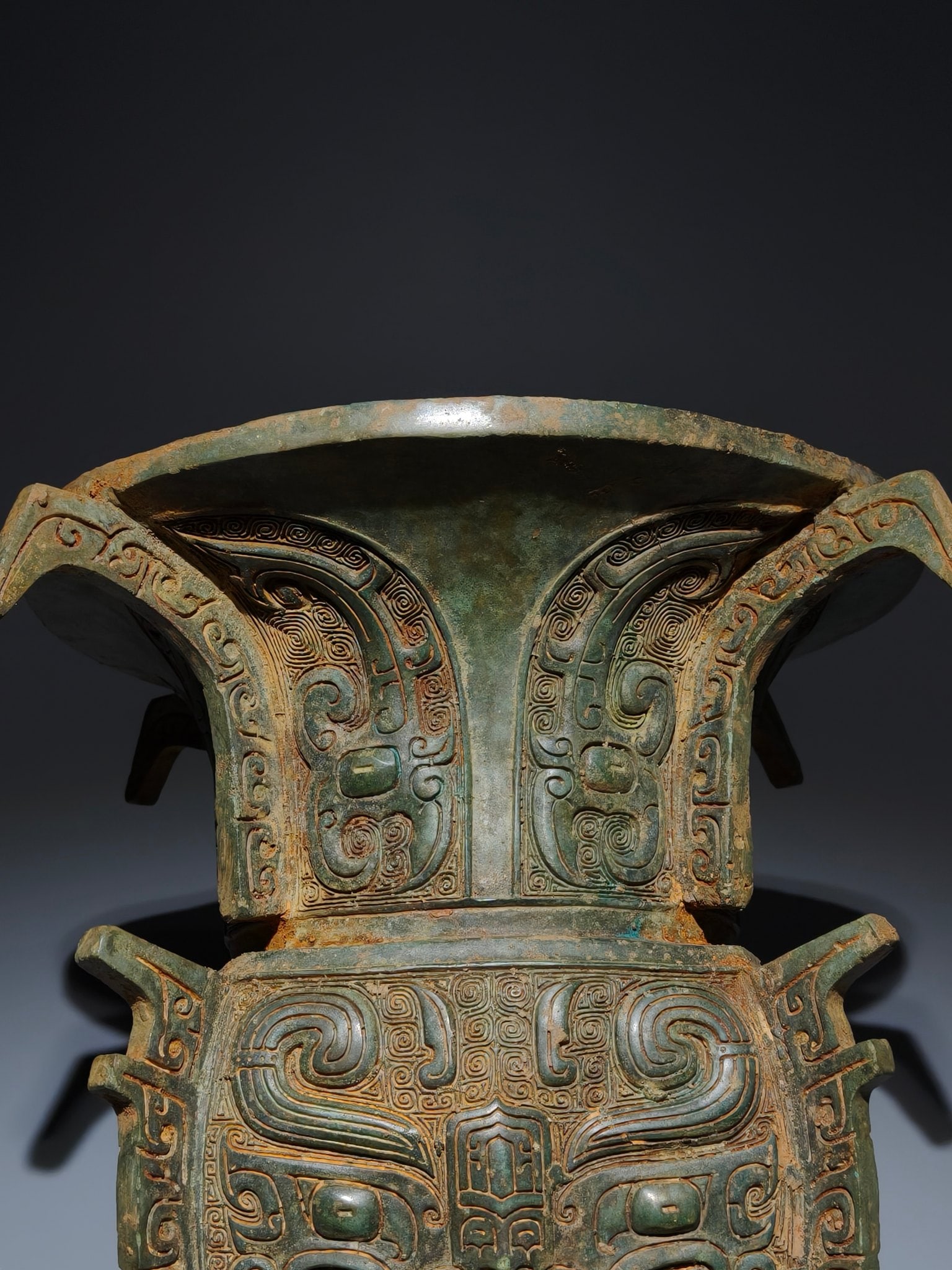 An Archaic Bronze Beast-Face Pattern Vase - 3