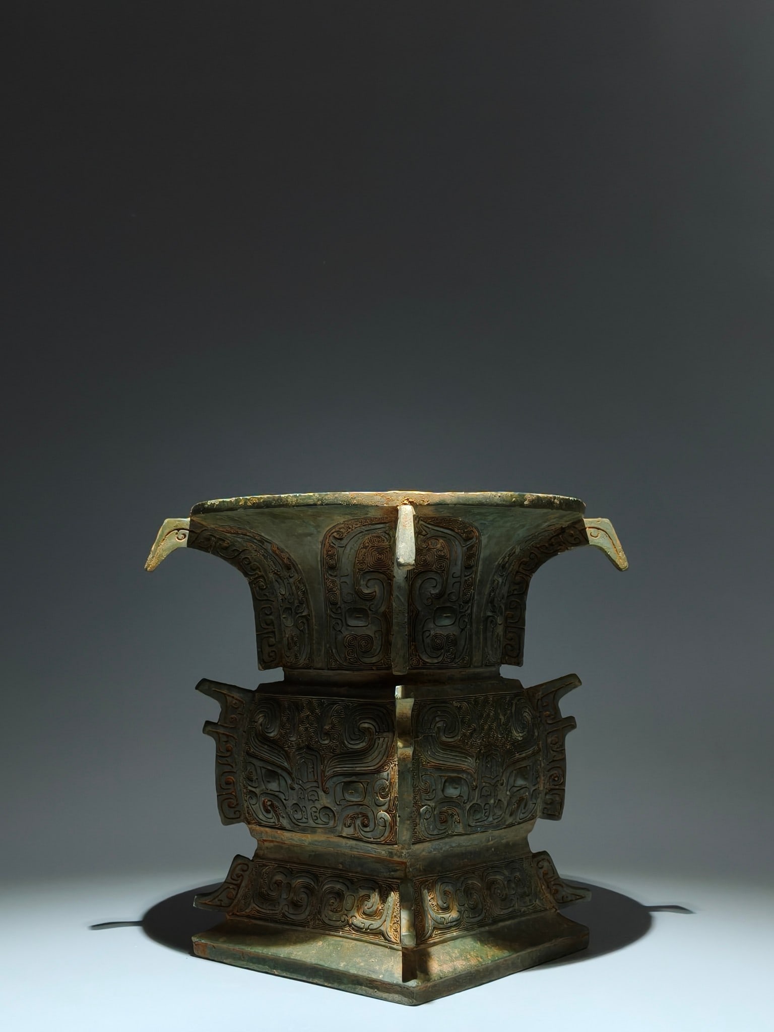 An Archaic Bronze Beast-Face Pattern Vase - 4