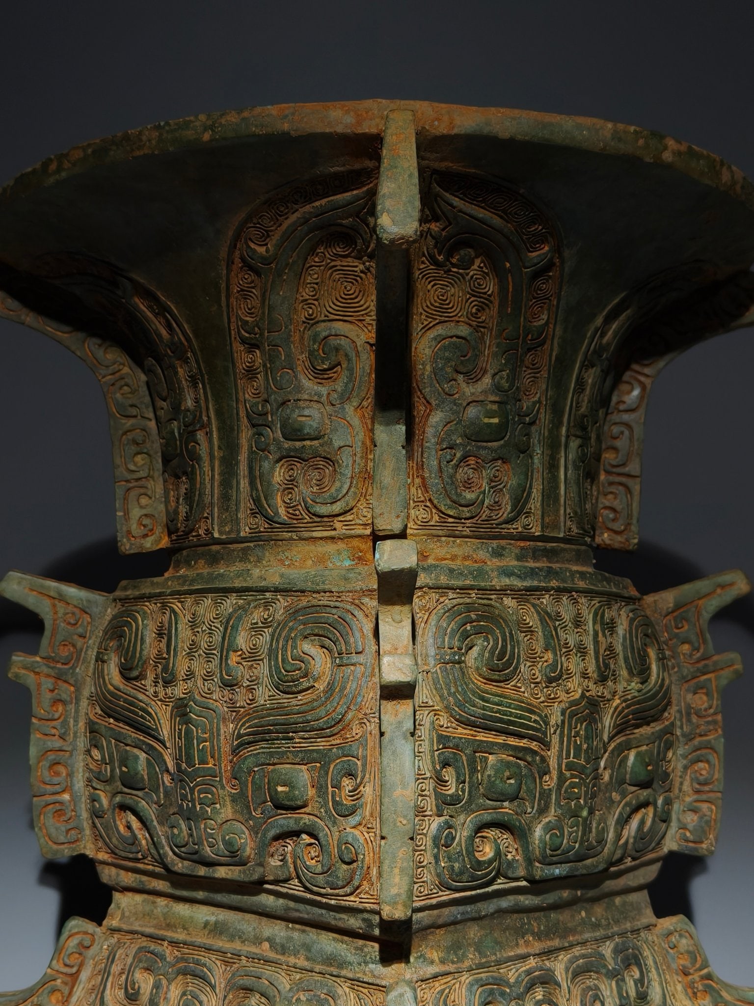 An Archaic Bronze Beast-Face Pattern Vase - 5