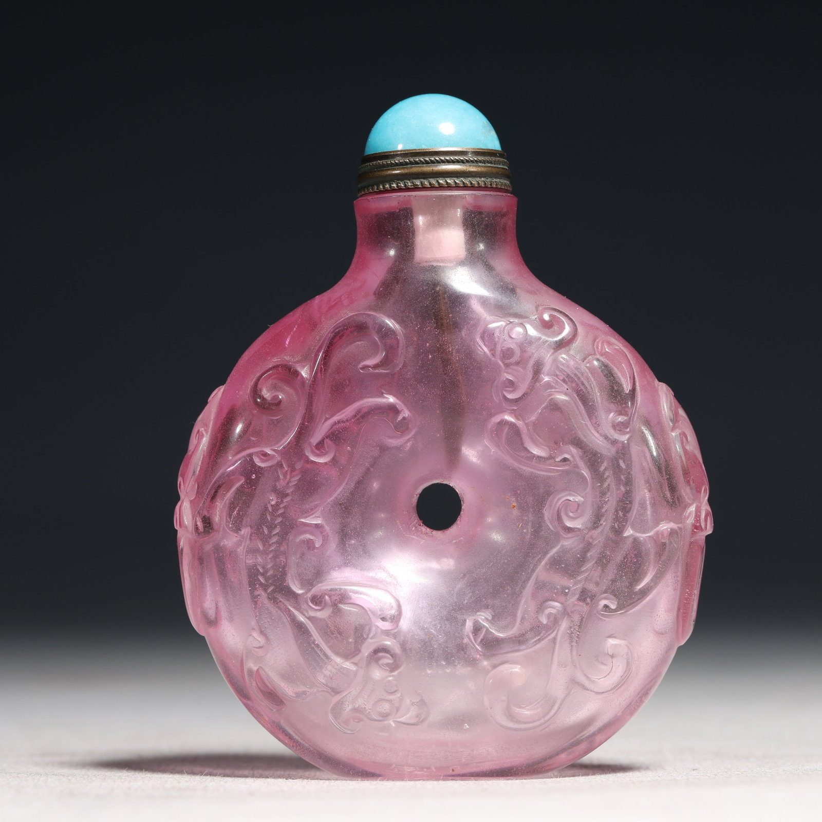An Exquisite Crystal Dragon Pattern Porcelain Snuff Bottle: An Exquisite Crystal Dragon Pattern Porcelain Snuff Bottle,Qing Dynasty,China,Qianlong Four-character Mark,Size:2.6inx0.8inx3.1in 水晶龙纹鼻烟壶,中Þ