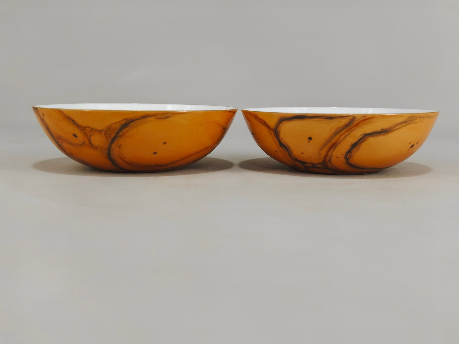 A Pair of Exquisite Marble Glazed Famille-Rose Painted Gold Figure and Fruit Pattern Bowls: A Pair of Exquisite Marble Glazed Famille-Rose Painted Gold Figure and Fruit Pattern Bowls,Qing Dynasty,China,Qianlong Six-character Mark,Size:1.6inx5in 一对石纹釉粉