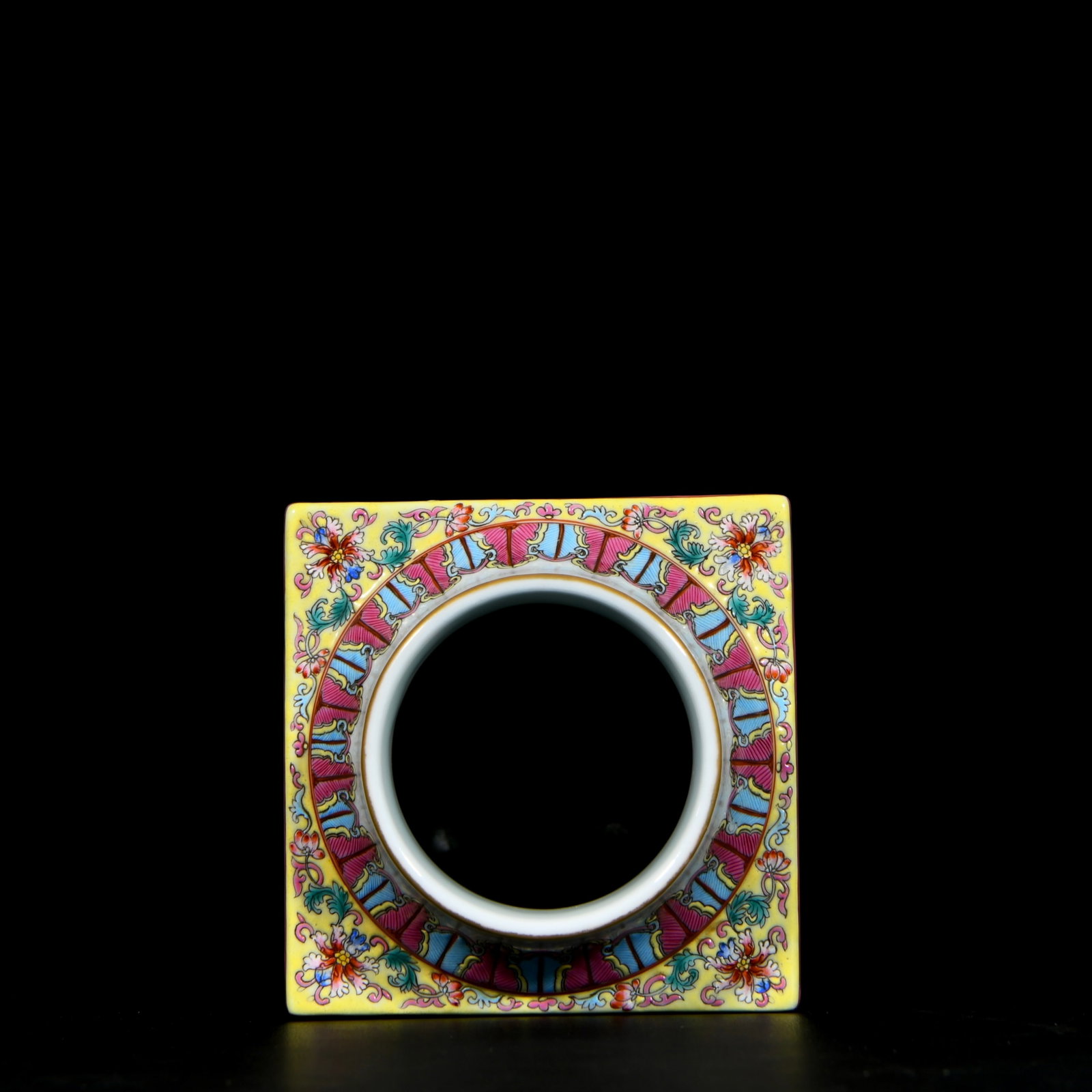 A Rare Enamel Bats and Dragon Pattern Vase - 8