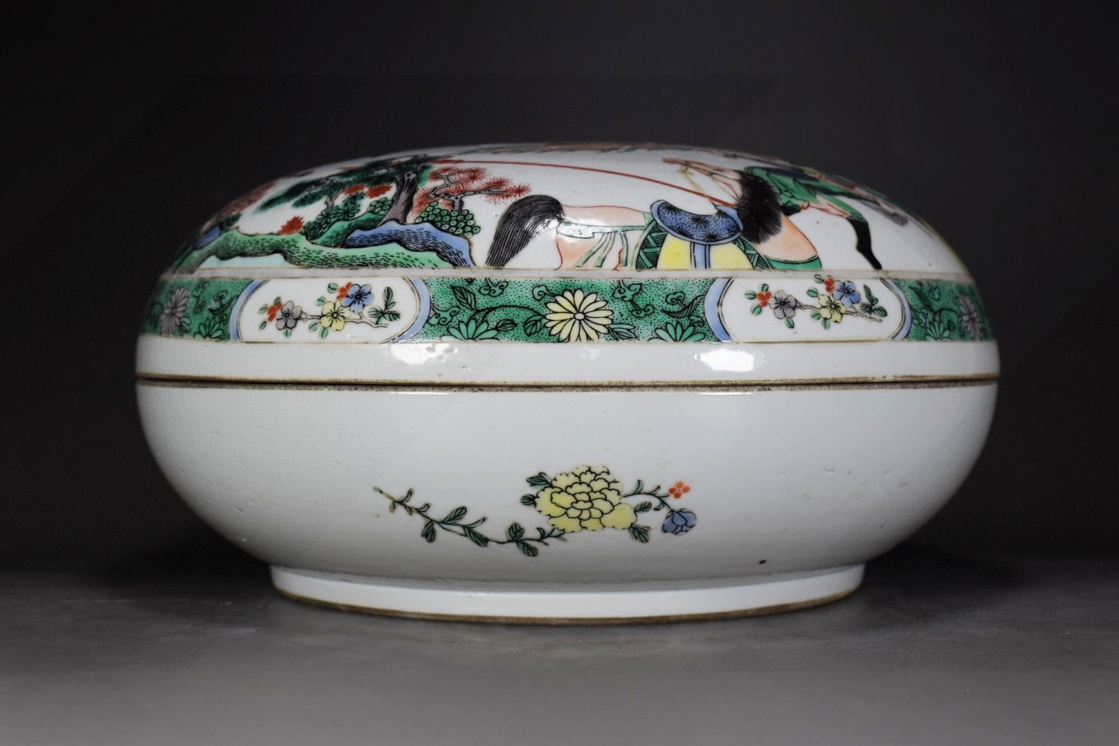 An Exquisite Wucai Character and Story Pattern Box with Cover: An Exquisite Wucai Character and Story Pattern Box with Cover,Qing Dynasty,China,Kangxi Six-character Mark,Size:5.9inx10.2in