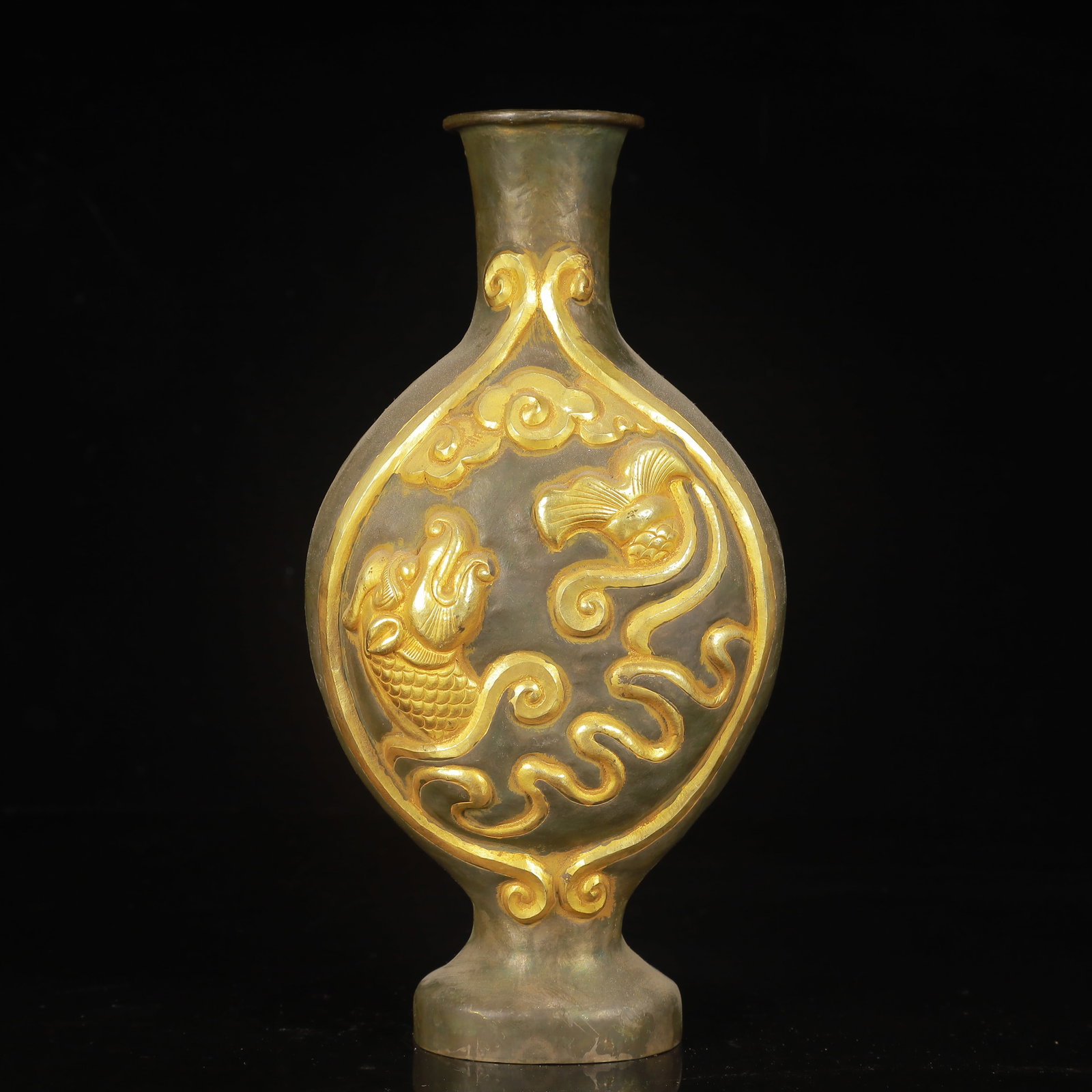 An Exquisite Gilt Silver Fish Pattern Vase: An Exquisite Gilt Silver Fish Pattern Vase,Tang Dynasty,China,Zhenguan Four-Character Mark,Size:4.3inx3.1inx8.7in,Weight:350g 银鎏金鱼纹瓶,中国唐&