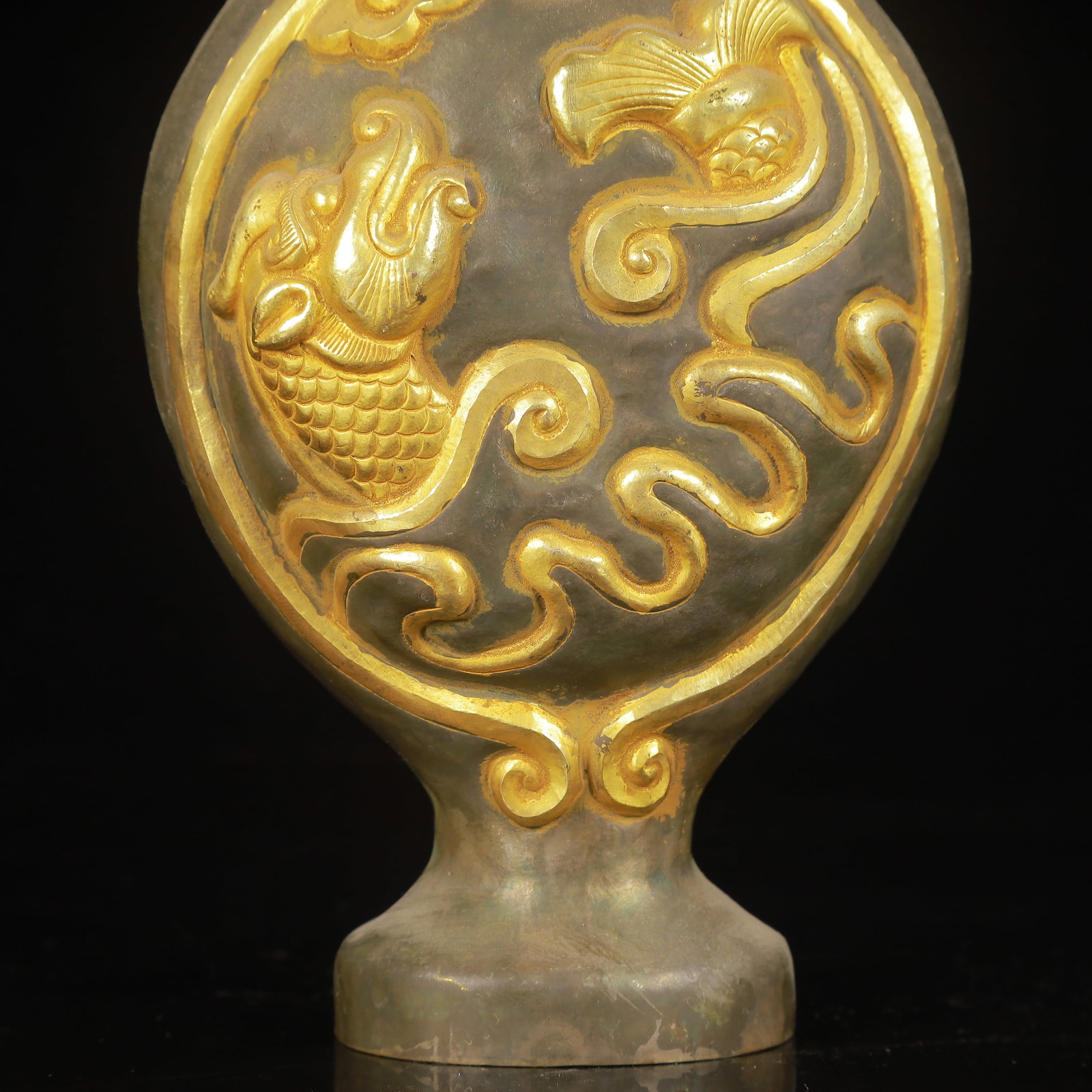 An Exquisite Gilt Silver Fish Pattern Vase - 3