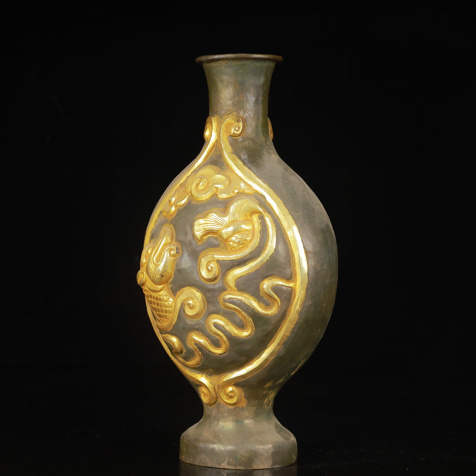 An Exquisite Gilt Silver Fish Pattern Vase - 4