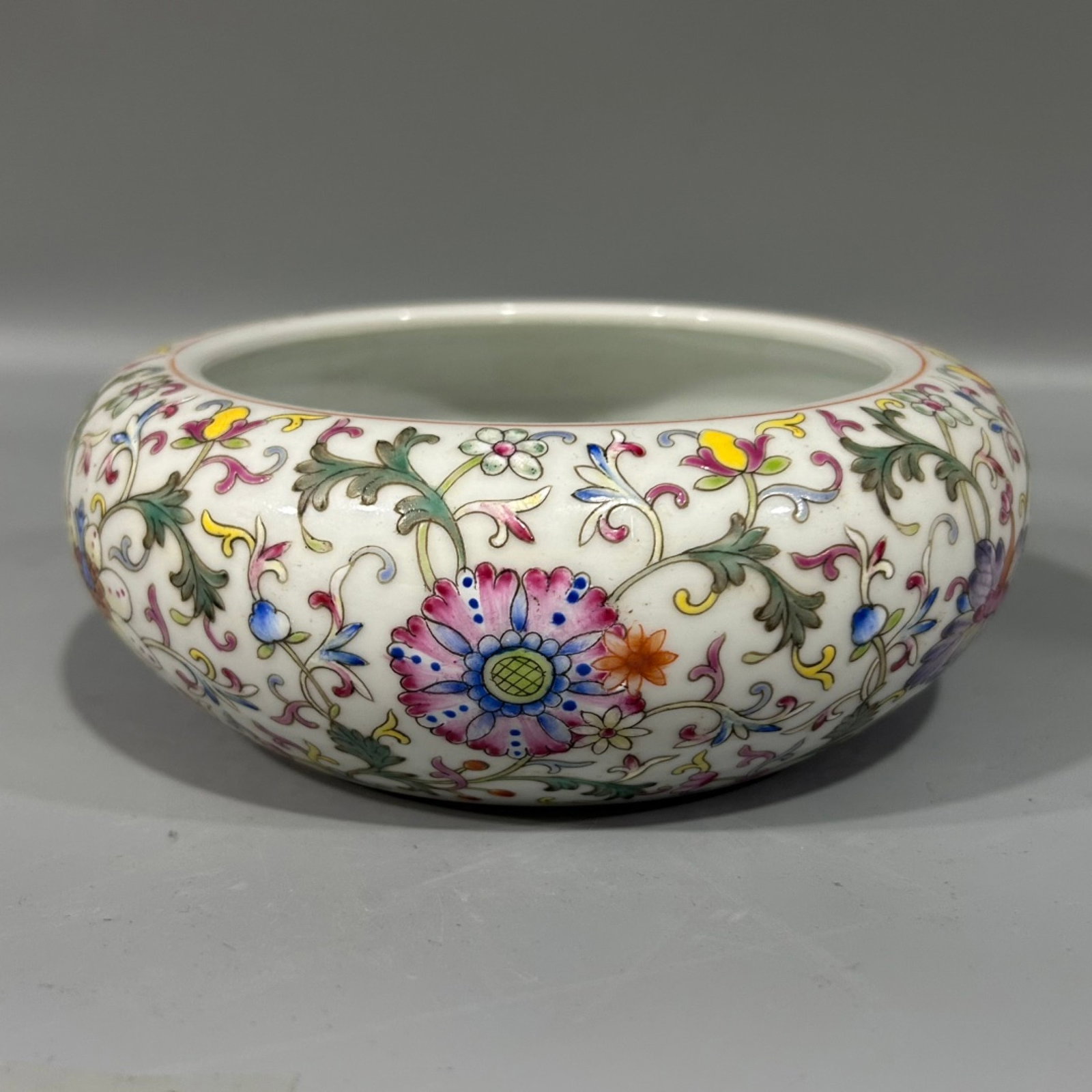 An Exquisite Famille-Rose Lotus Pattern Brush Washer: An Exquisite Famille-Rose Lotus Pattern Brush Washer,Qing Dynasty,China,Yongzheng Six-character Mark,Size:2.4inx5.5in