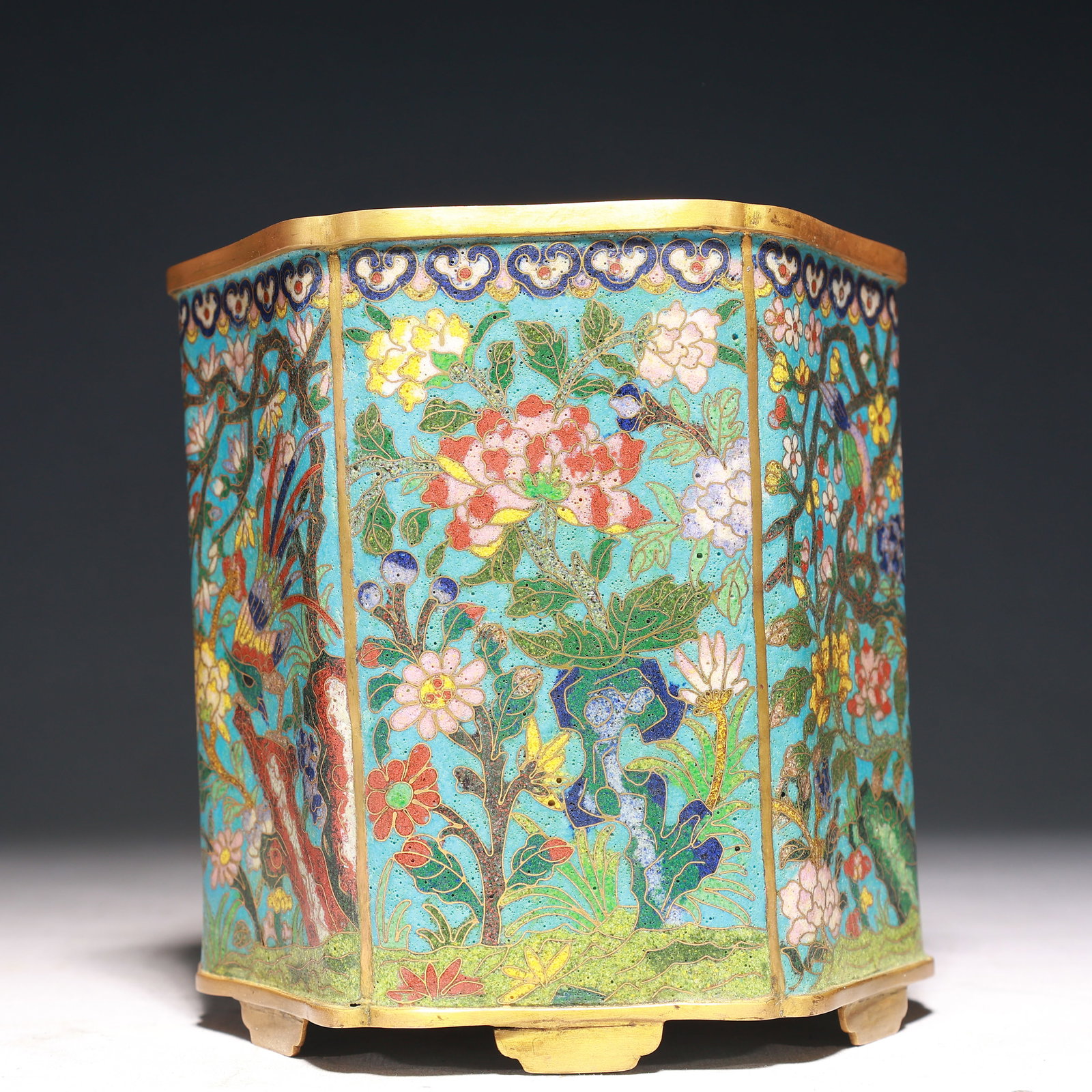 An Exquisite Cloisonne Flower and Bird Pattern Brush Pot: An Exquisite Cloisonne Flower and Bird Pattern Brush Pot,Qing Dynasty,China,Qianlong Four-character Mark,Size:5.9inx6.1in,Weight:1400g
