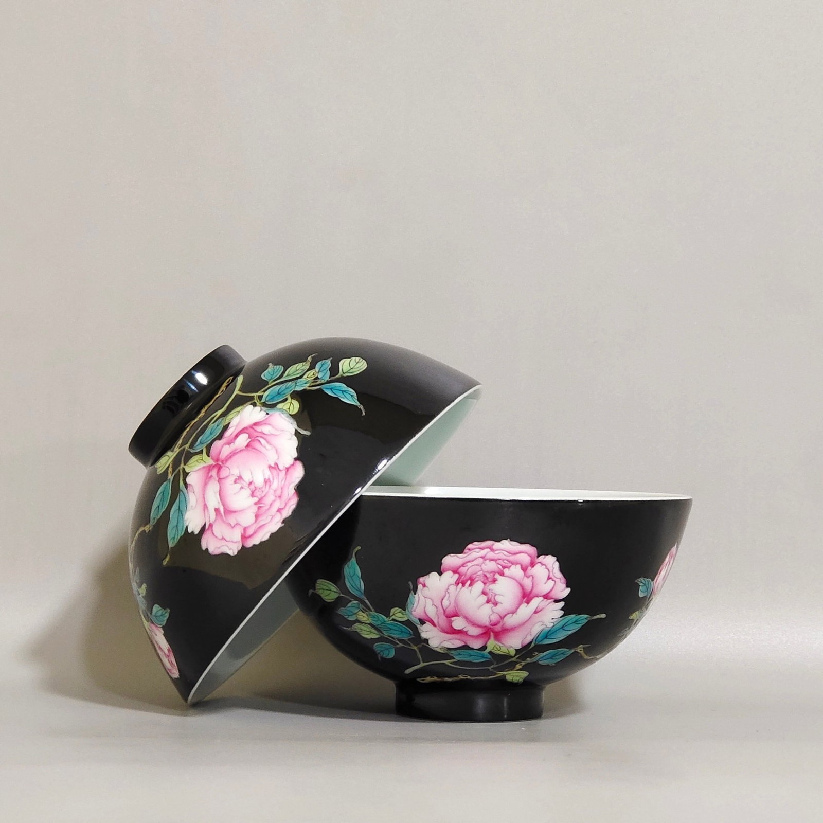 A Pair of Exquisite Famille-Rose Black Glazed Flower Pattern Cups: A Pair of Exquisite Famille-Rose Black Glazed Flower Pattern Cups,Qing Dynasty,China,Yongzheng Four-character Mark,Size:1.9inx3.6in 一对粉彩黑釉花卉 