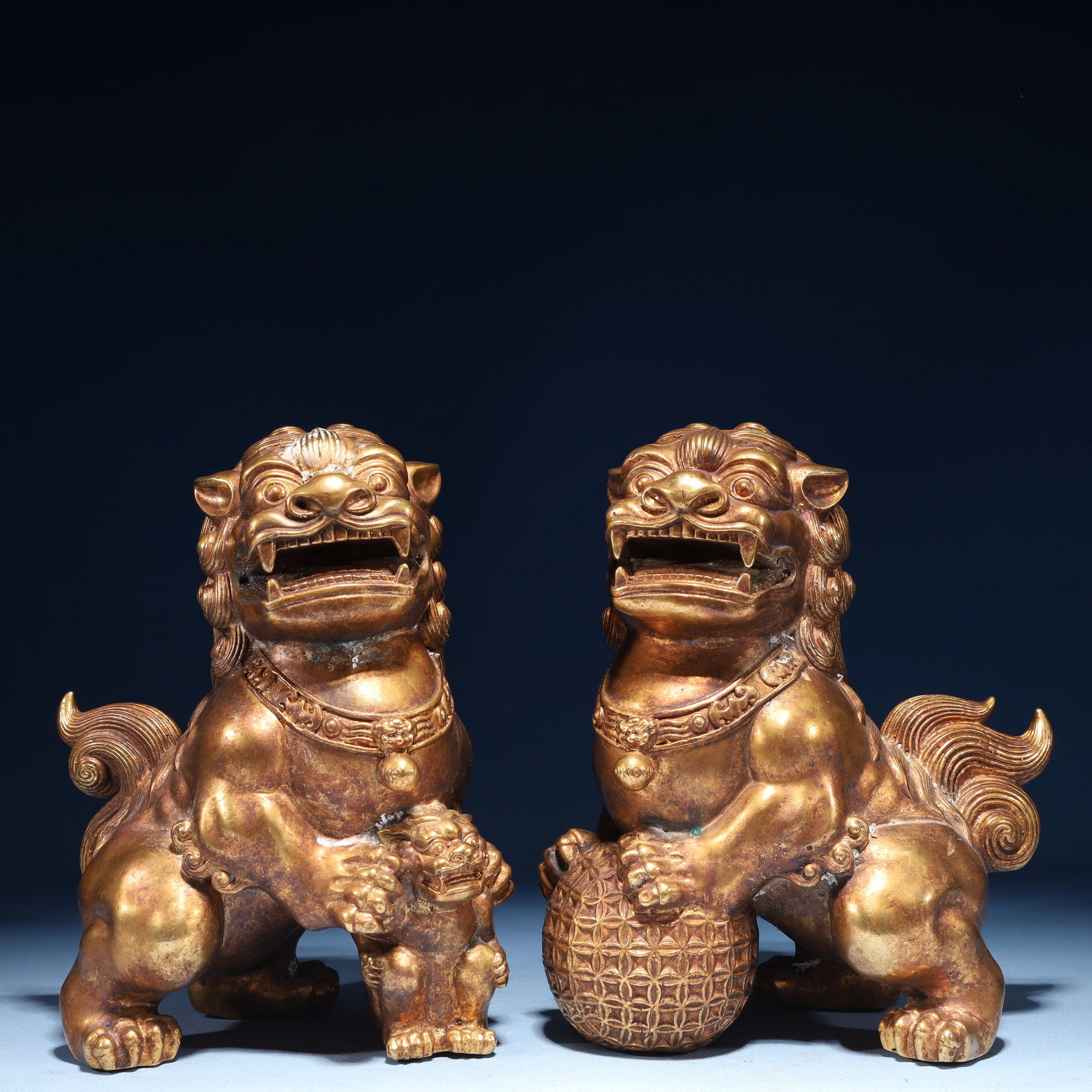 A Pair of Exquisite Gilt Bronze Lion Ornaments (1 of 14)