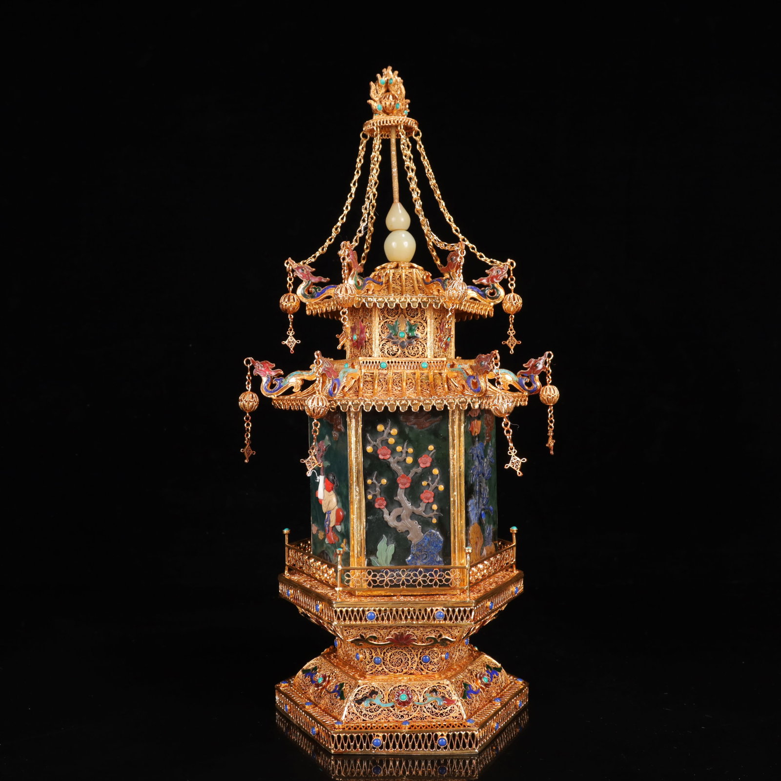 An Exquisite Filigree and Gilding Bronze Flower Pattern Palace Lantern,Inlaid Gems: An Exquisite Filigree and Gilding Bronze Flower Pattern Palace Lantern,Inlaid Gems,Qing Dynasty,China,Size:7.5inx17.7in,Weight:3000g 铜掐丝鎏金花卉纹