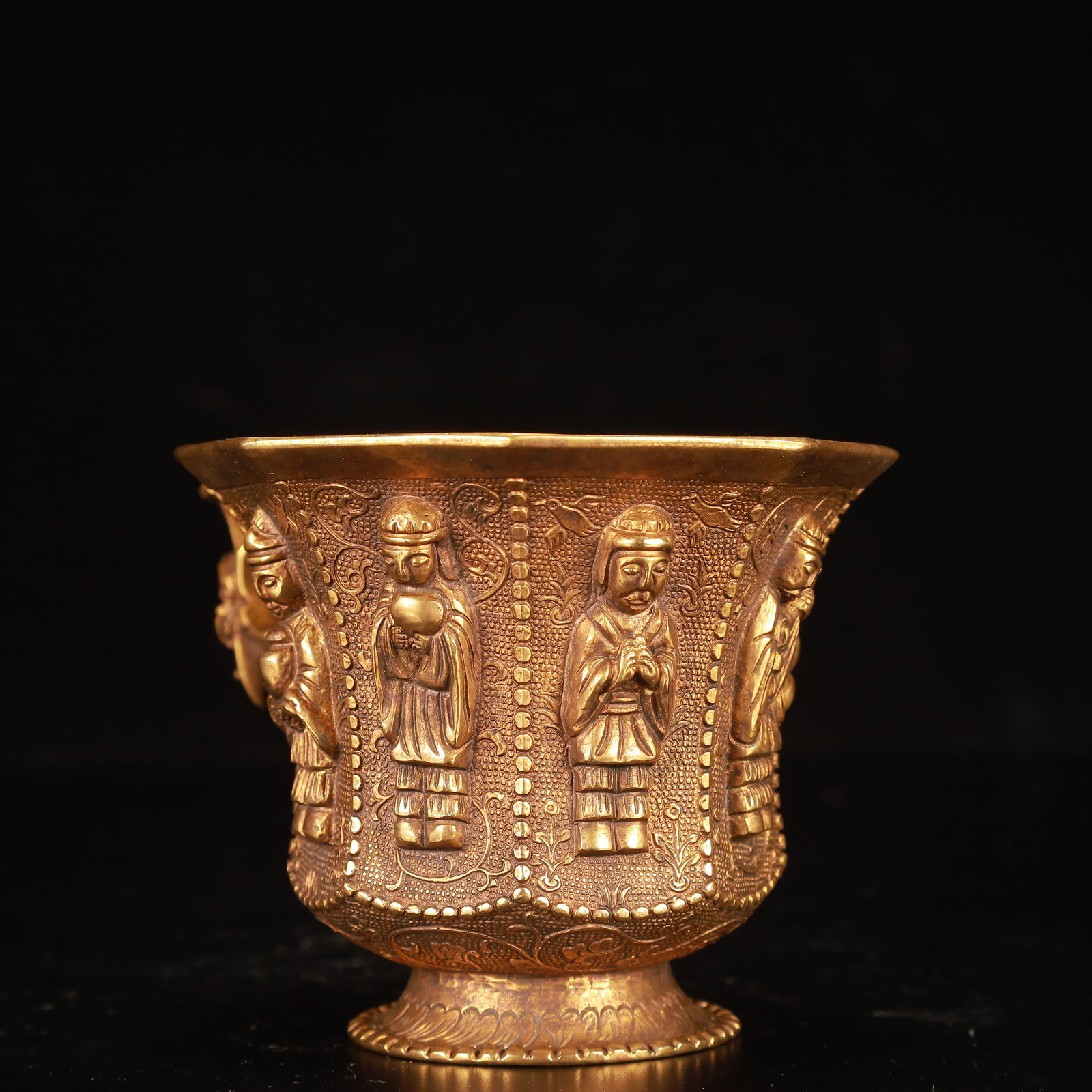 An Exquisite Gilt Bronze Figure Pattern Cup - 2
