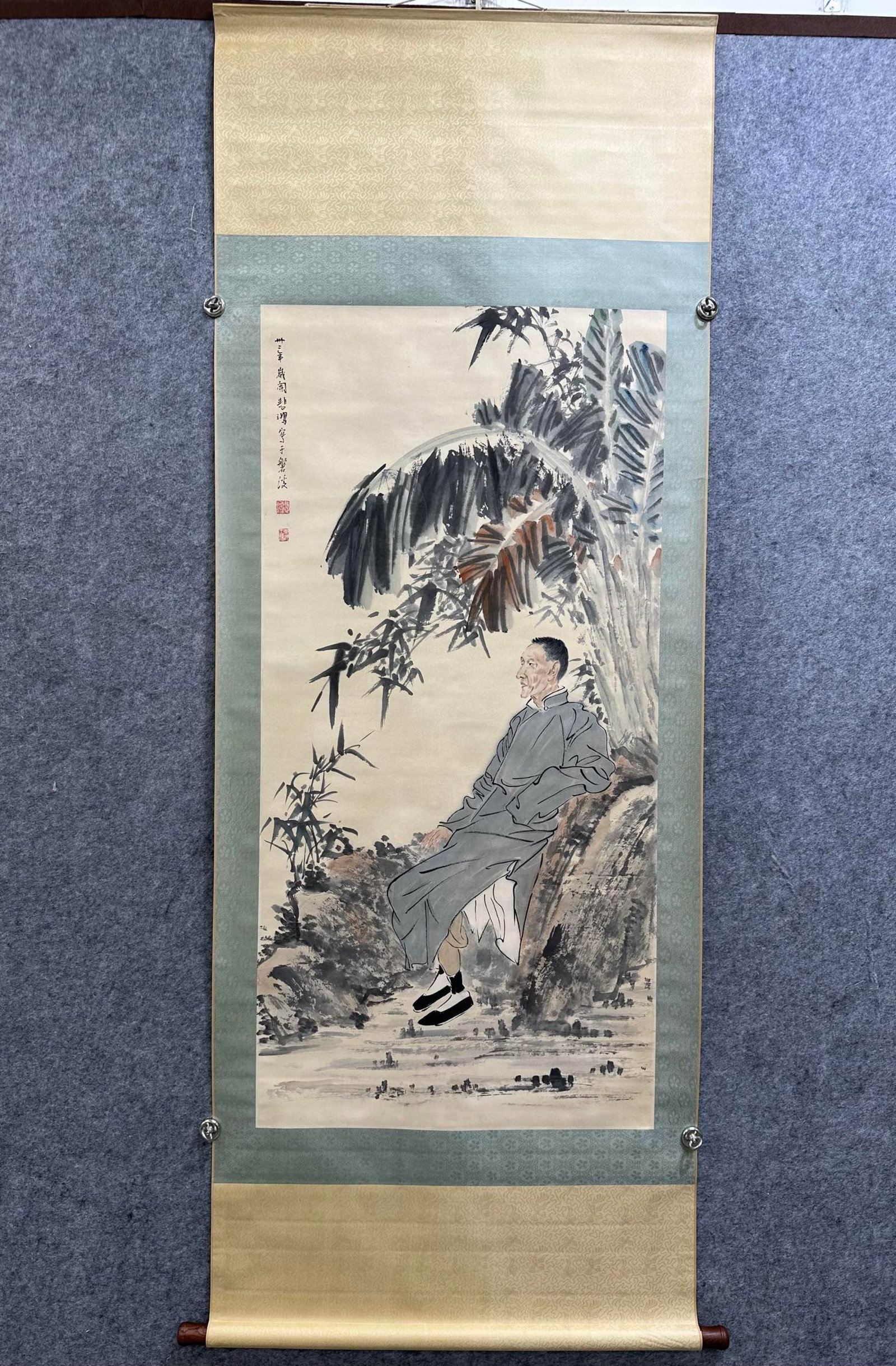 A Chinese Vertical Scroll Ink Painting of Figure on Paper,Xu Beihong: A Chinese Vertical Scroll Ink Painting of Figure on Paper,Xu Beihong,Size:(Without frame)26.4inx54.3in 一幅中国水墨人物画立轴,徐