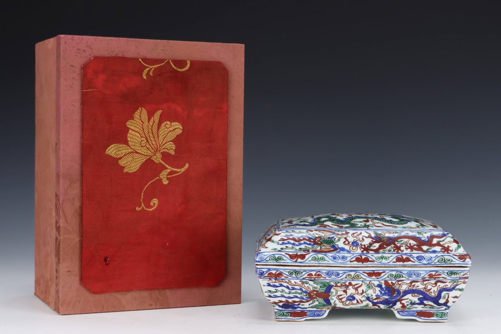 An Exquisite Blue and White Wucai Auspicious Cloud,Dragon and Phoenix Pattern four legs Box with: An Exquisite Blue and White Wucai Auspicious Cloud,Dragon and Phoenix Pattern four legs Box with Cover,Ming Dynasty,China,Wanli Six-character Mark,Size:3.9inx8.3in 青花五彩