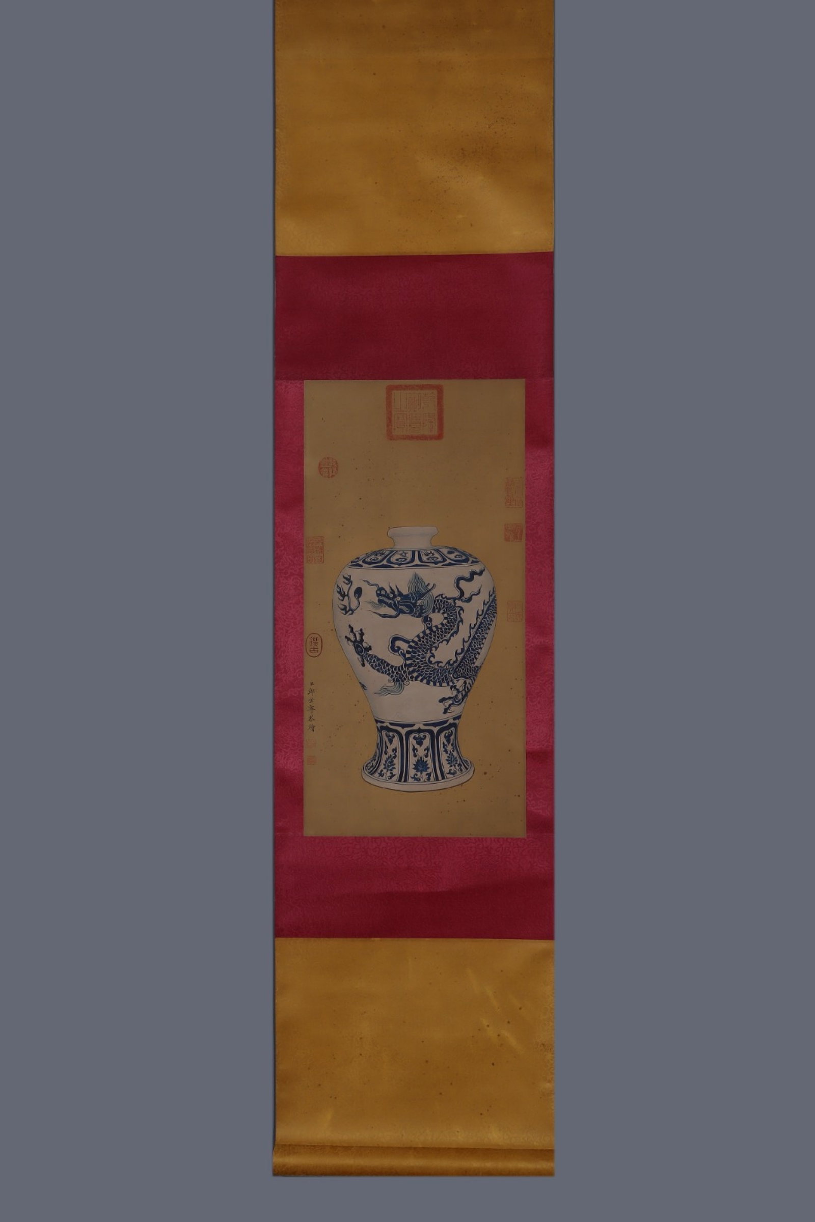 A Rare Blue and White Dragon Pattern Vase,With Vertical Scroll Painting on Silk - 6