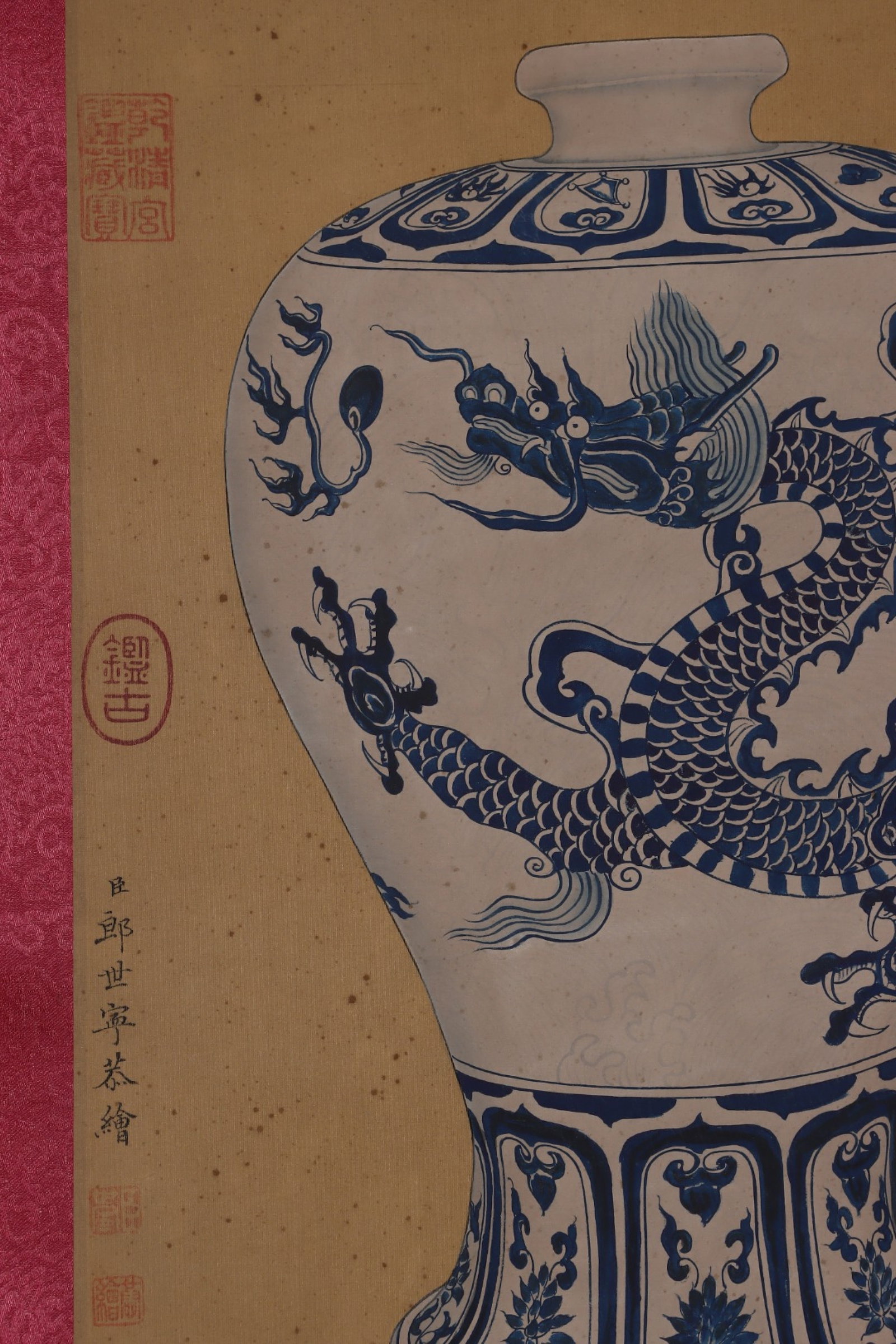 A Rare Blue and White Dragon Pattern Vase,With Vertical Scroll Painting on Silk - 8