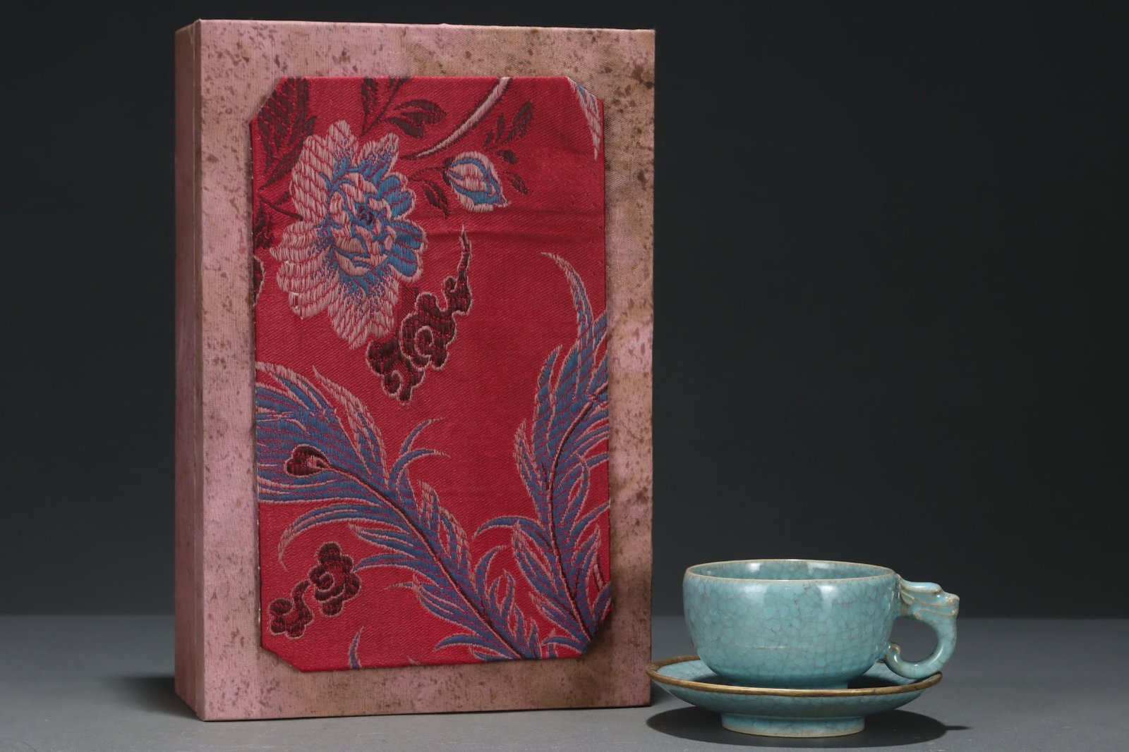 An Exquisite Ru yao Sky Blue Glazed Cover with Gold Dragon-head Cup,With Tray: An Exquisite Ru yao Sky Blue Glazed Cover with Gold Dragon-head Cup,With Tray,Song Dynasty,China,Royal Court 款,Size:2.6inx4.4in 汝窑天蓝釉金口龙&