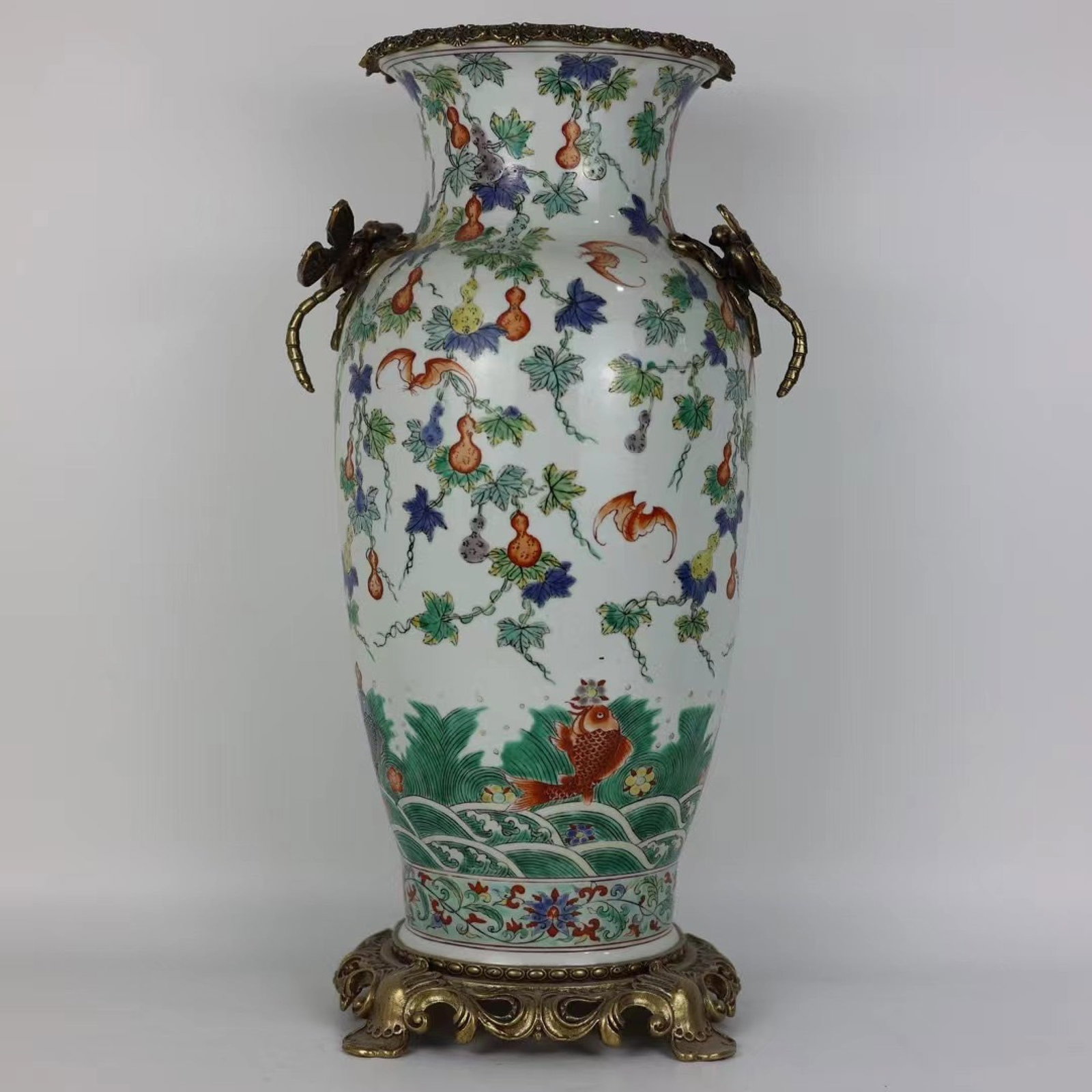 A Huge Wucai Inlaid Bronze Bats Gourd Pattern Dragonfly-Ears Vase: A Huge Wucai Inlaid Bronze Bats Gourd Pattern Dragonfly-Ears Vase,Qing Dynasty,China,Kangxi Six-character Mark,Size:18.9inx7.1inx9.4inx7.9in 五彩镶铜蝙蝠葫