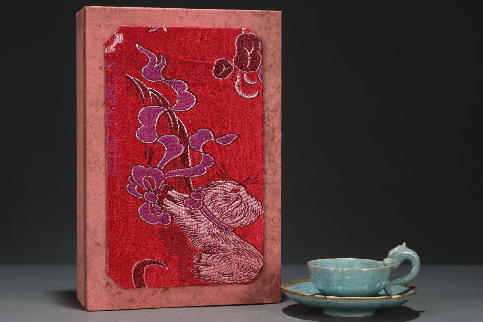 An Exquisite Ru yao Sky Blue Glazed Cover with Gold Dragon-head Cup,With Tray: An Exquisite Ru yao Sky Blue Glazed Cover with Gold Dragon-head Cup,With Tray,Song Dynasty,China,Royal Court 款,Size:2.8inx5.3in 汝窑天蓝釉金口龙&
