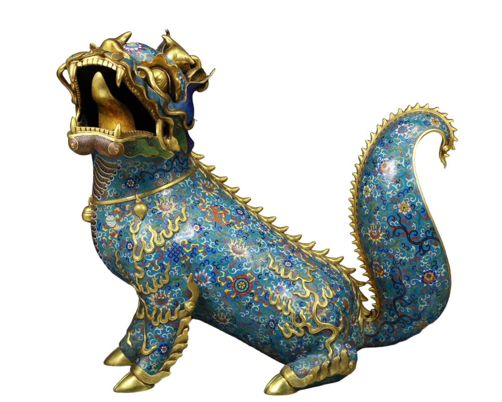 A Rare Cloisonne Auspicious Beast Ornament: A Rare Cloisonne Auspicious Beast Ornament，Qing Dynasty, China，Qianlong Six-character Mark，Size:11inx22.8inx20.9in，Weight:24.30kg 景泰蓝瑞兽&#