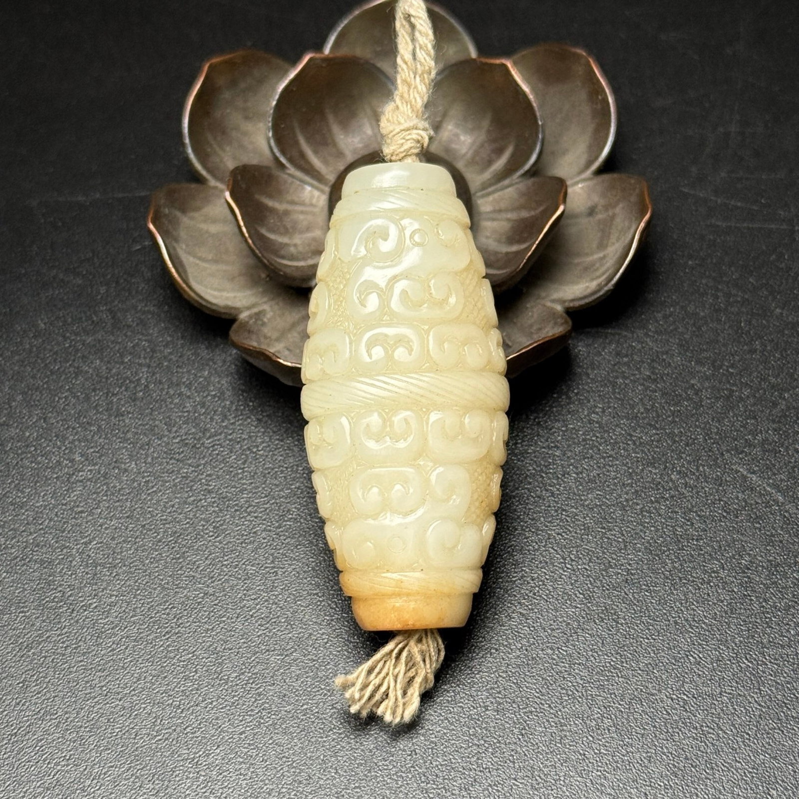 An Exquisite White Jade Ruyi Pattern Pendant - 2