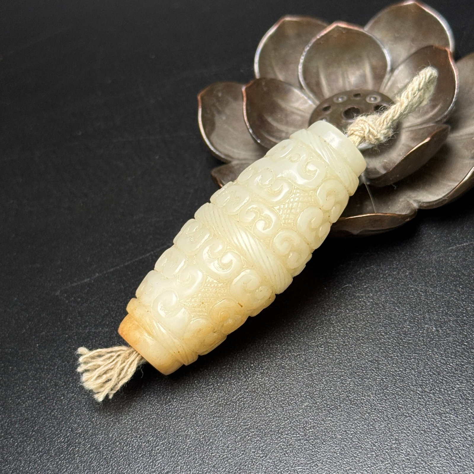 An Exquisite White Jade Ruyi Pattern Pendant - 3