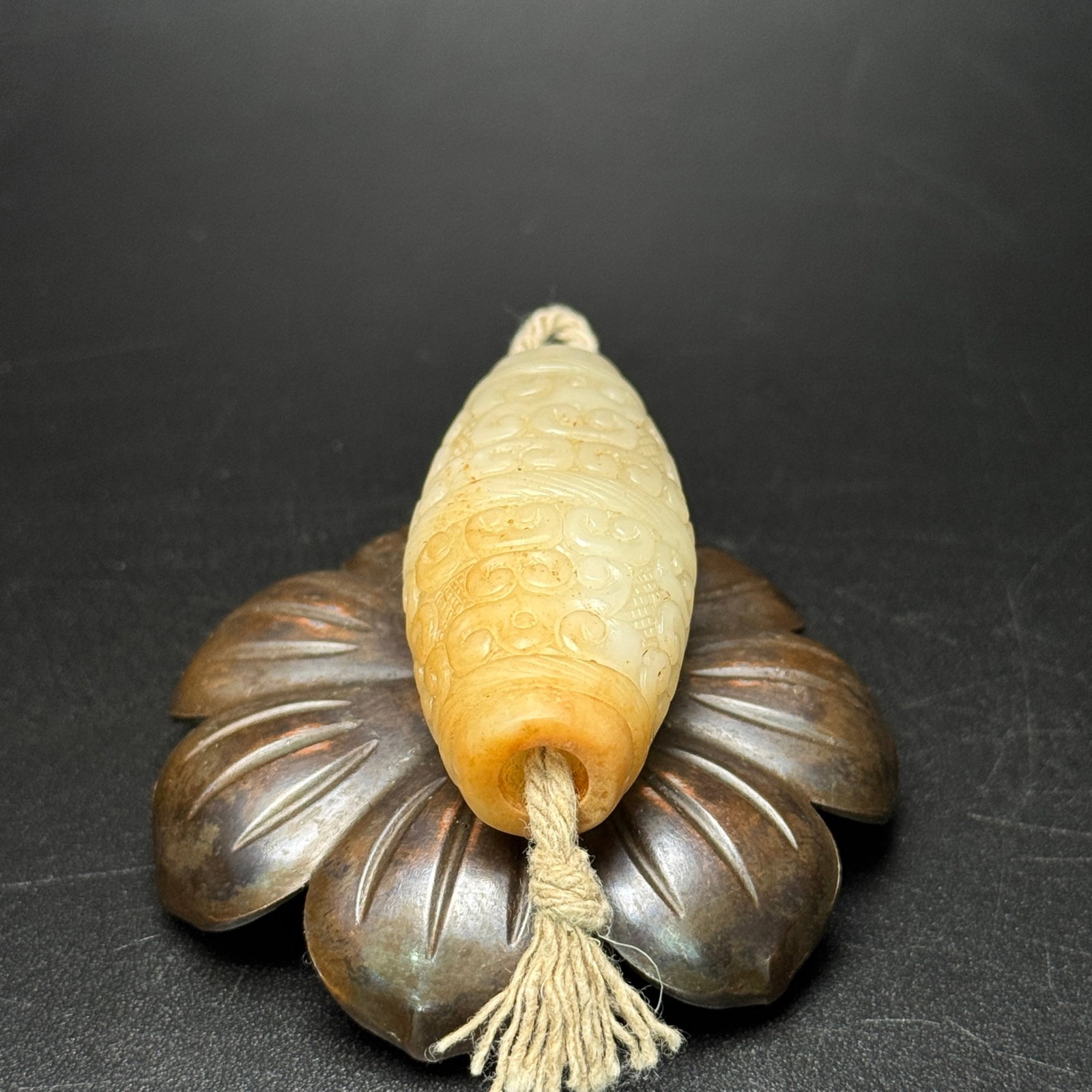 An Exquisite White Jade Ruyi Pattern Pendant - 6