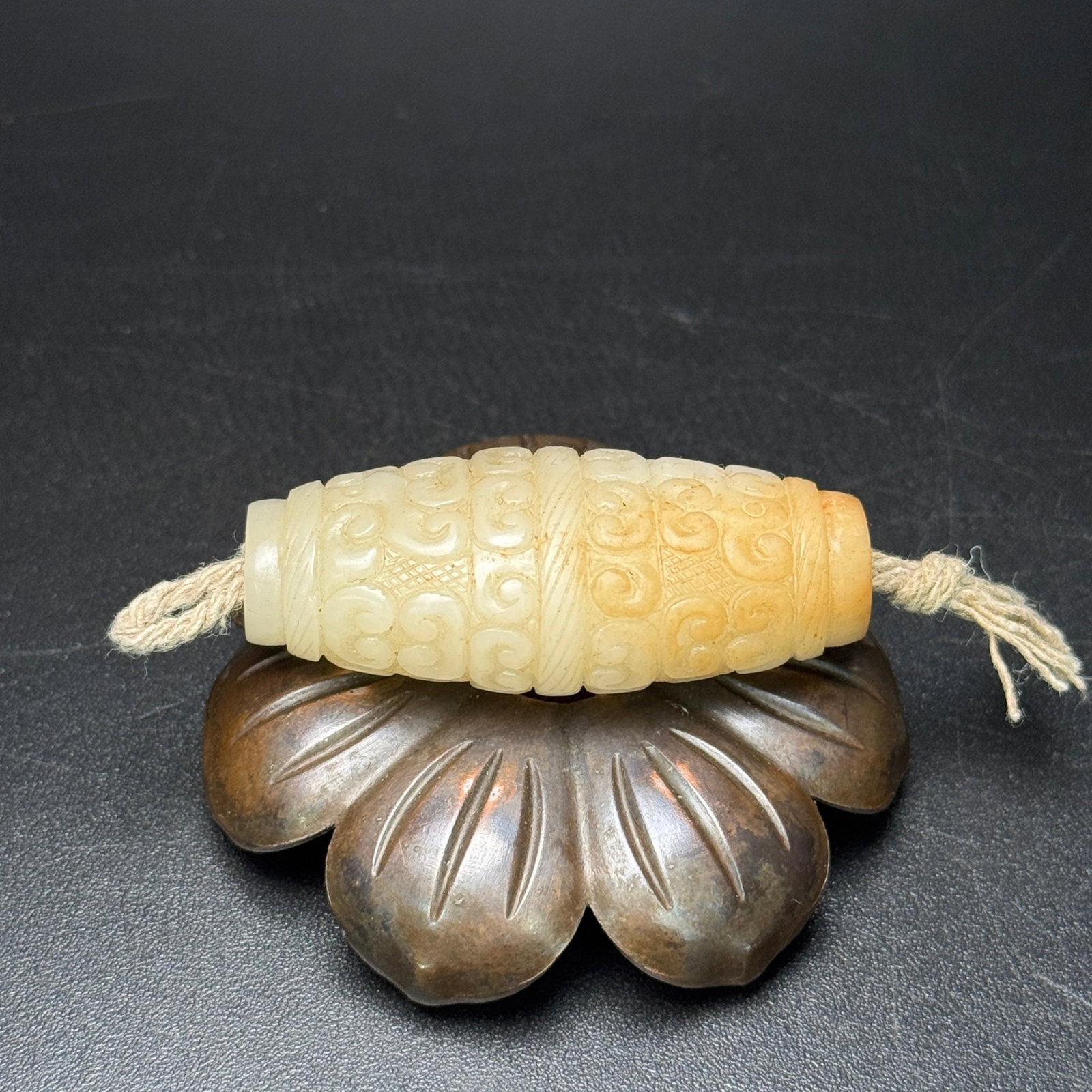 An Exquisite White Jade Ruyi Pattern Pendant - 7