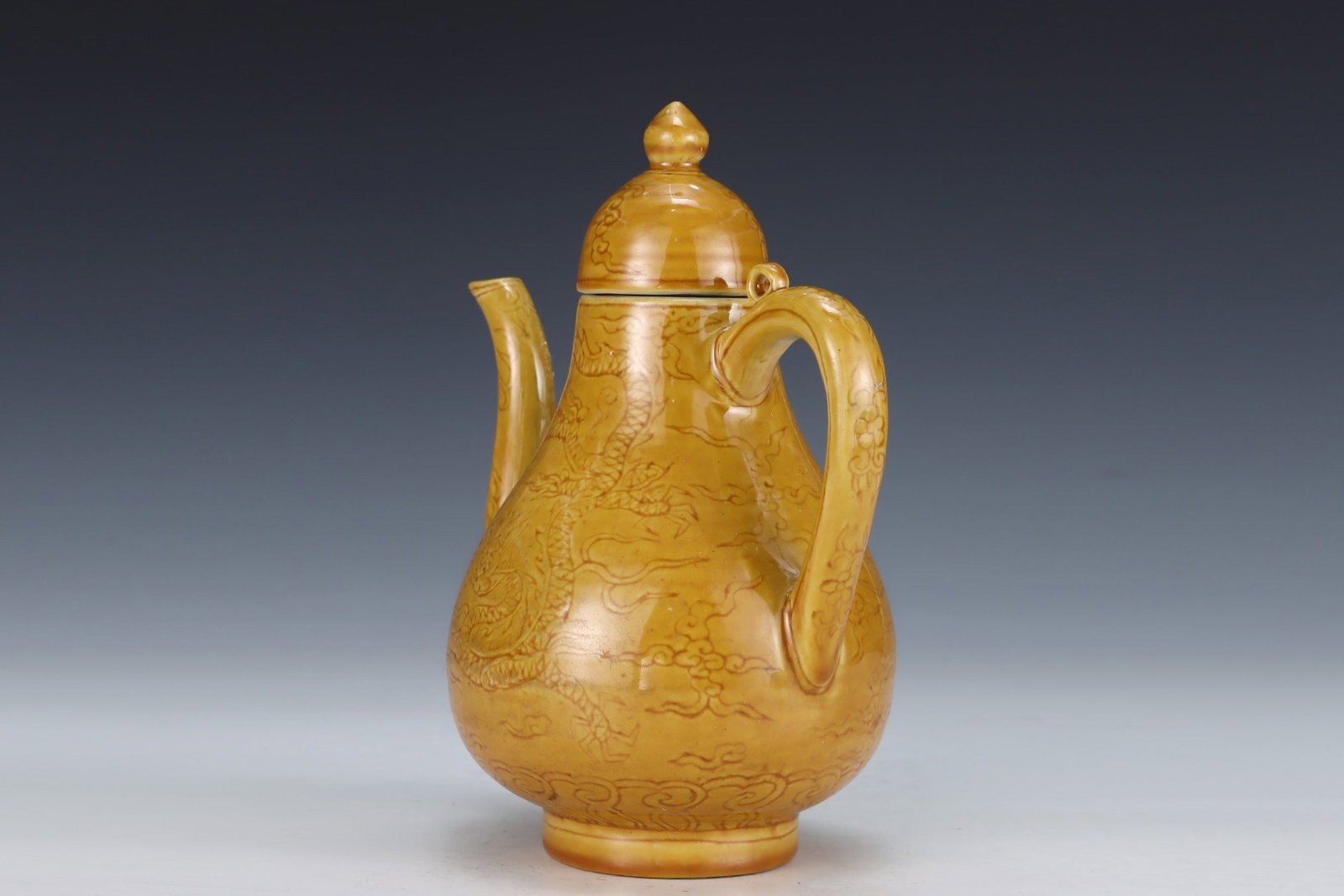 An Exquisite Yellow Glazed Auspicious Cloud and Dragon Pattern Ewer - 2