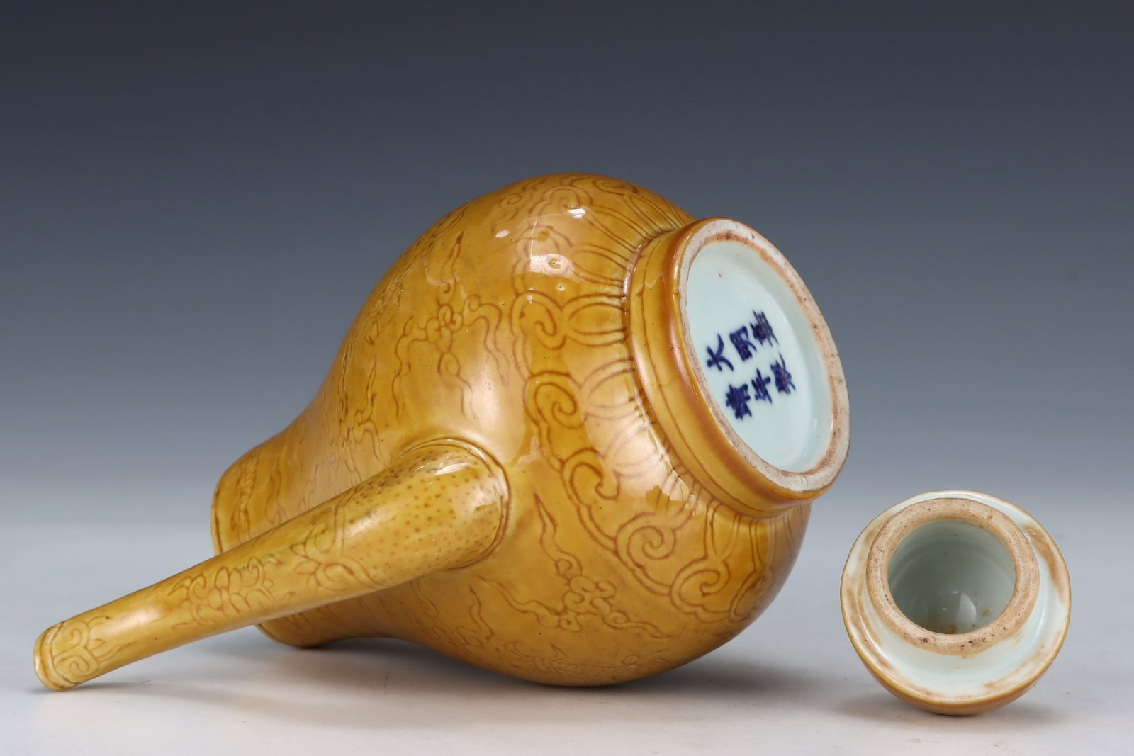 An Exquisite Yellow Glazed Auspicious Cloud and Dragon Pattern Ewer - 7