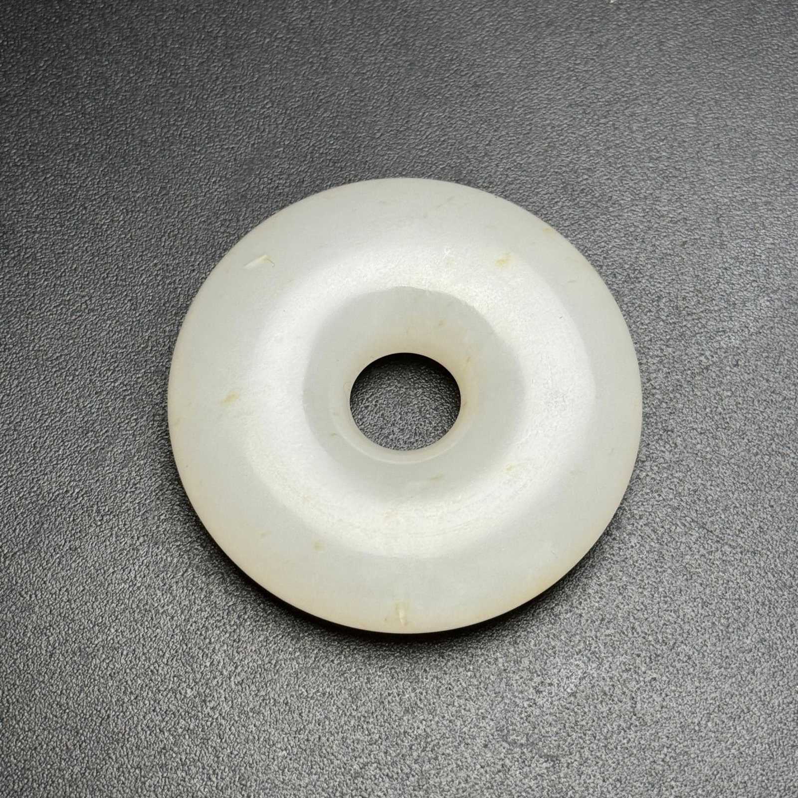 An Exquisite White Jade Pendant - 2