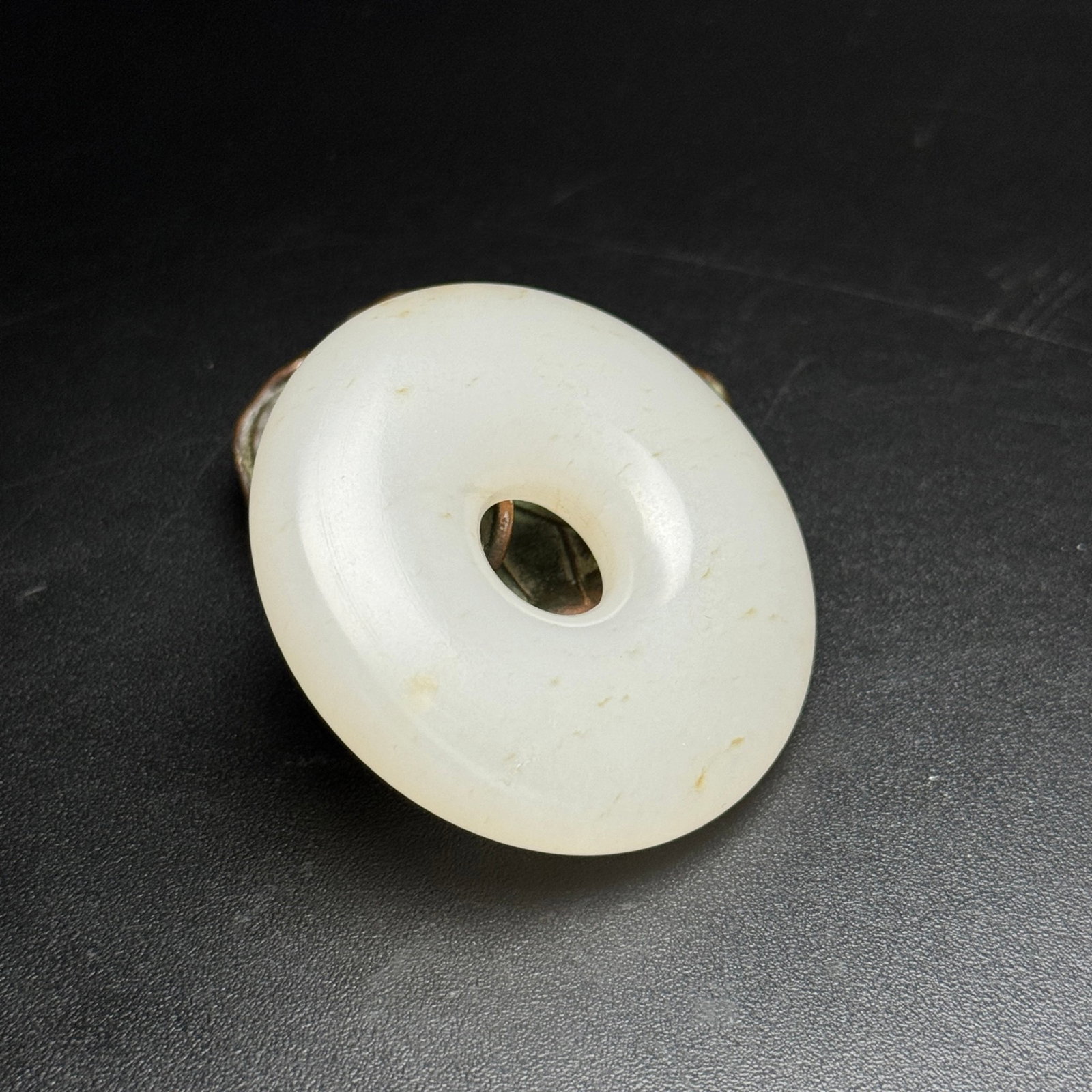 An Exquisite White Jade Pendant - 3