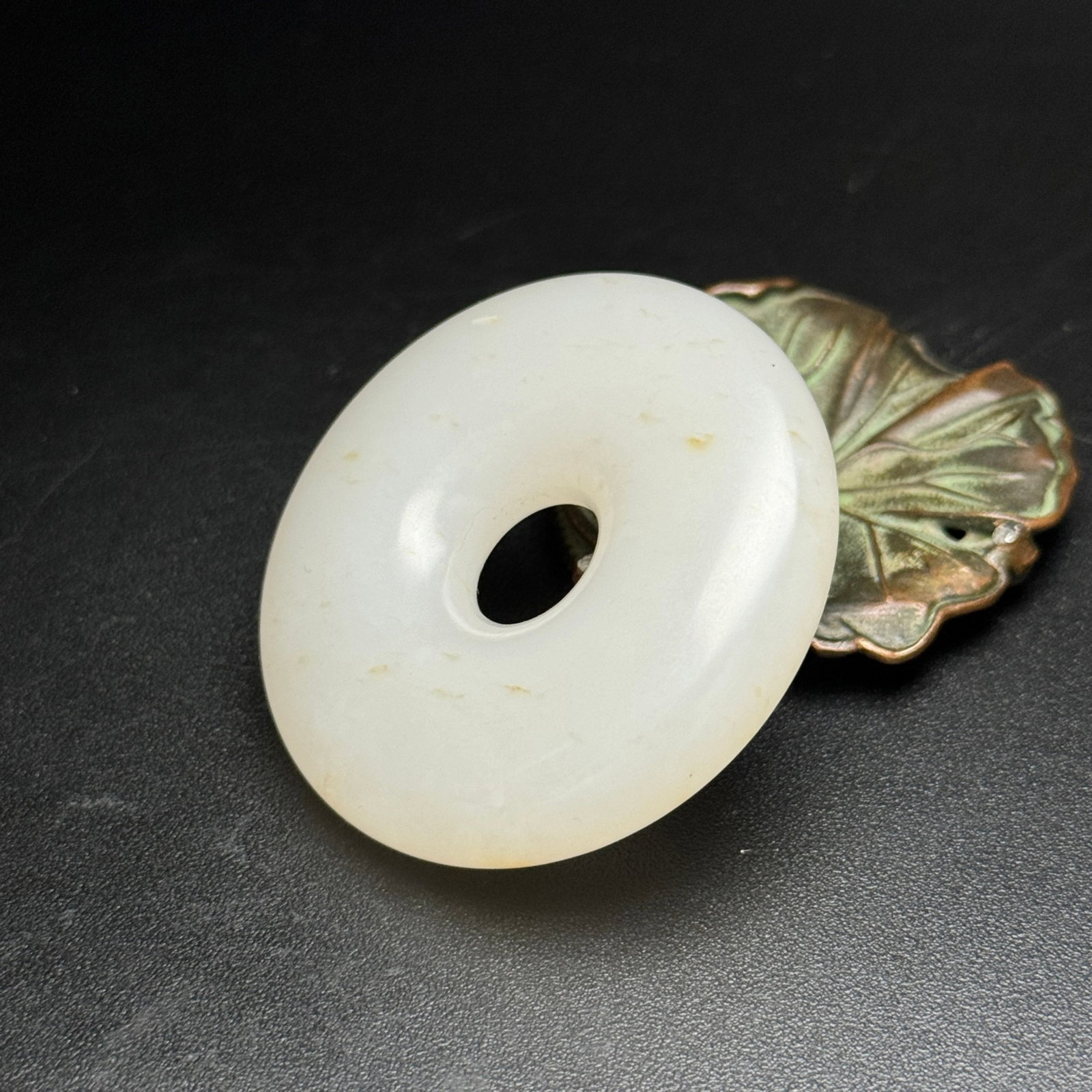 An Exquisite White Jade Pendant - 4