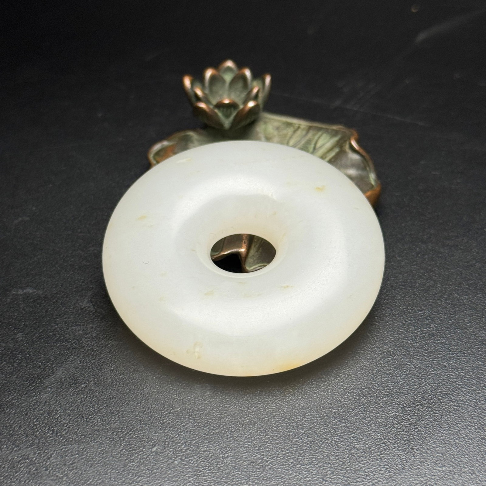 An Exquisite White Jade Pendant - 5