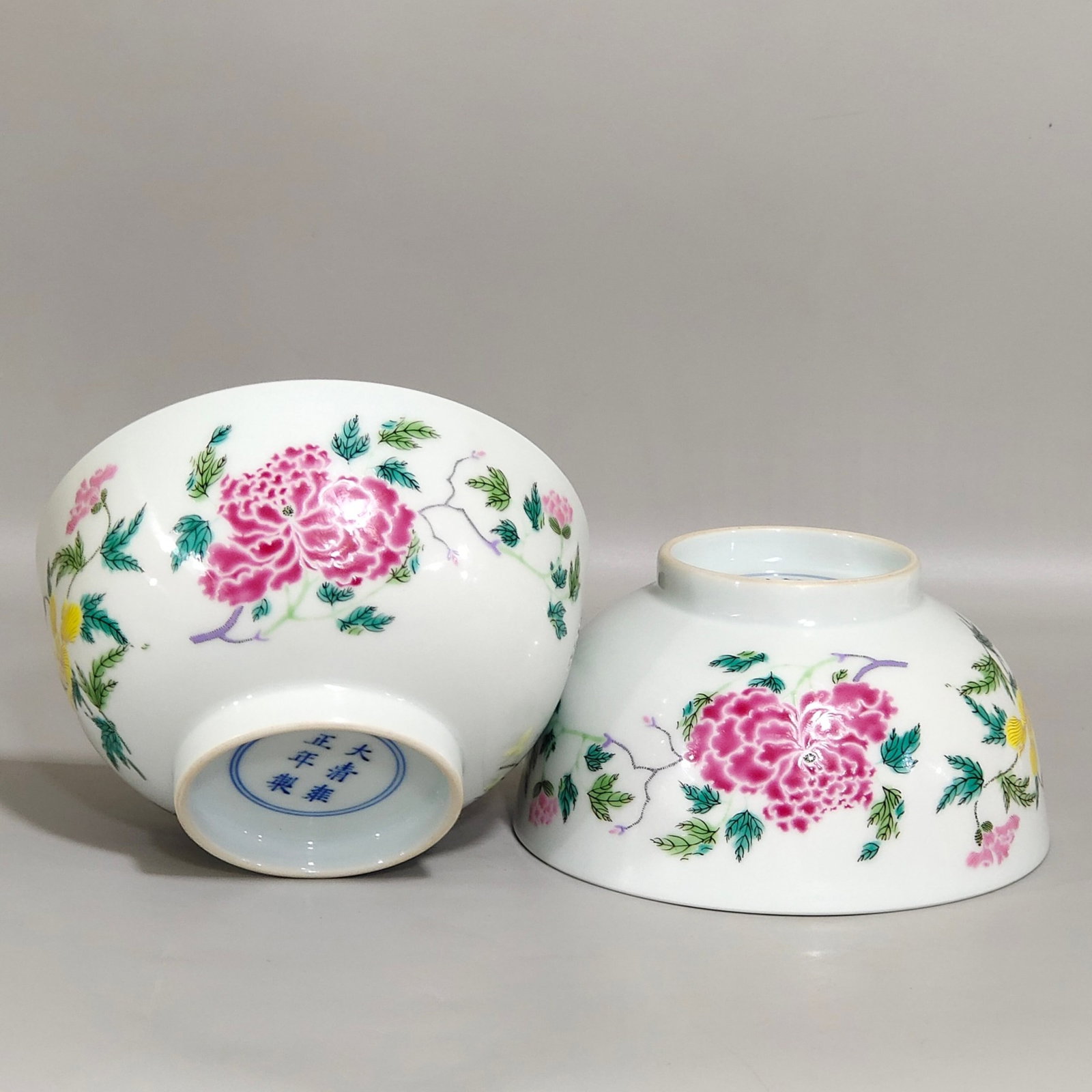 A Pair of Exquisite Famille-Rose Flower Pattern Bowls: A Pair of Exquisite Famille-Rose Flower Pattern Bowls,Qing Dynasty,China,Yongzheng Six-character Mark,Size:2.4inx4.6in 一对粉彩花卉纹碗,中国