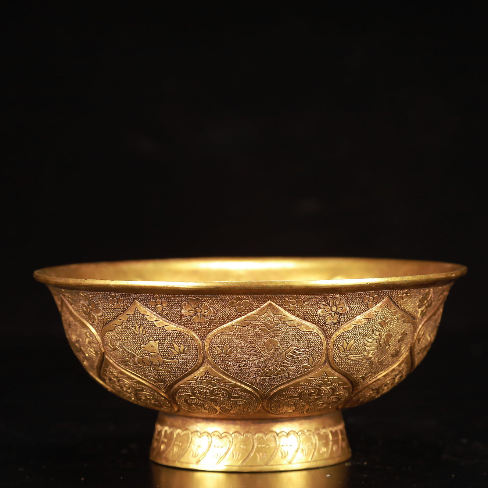 An Exquisite Gilt Bronze Flower and Bird Pattern Bowl: An Exquisite Gilt Bronze Flower and Bird Pattern Bowl,Qing Dynasty, China,Qianlong Four-character Mark,Size:5.1inx2.4in,Weight:450g 铜鎏金花鸟纹碗,中