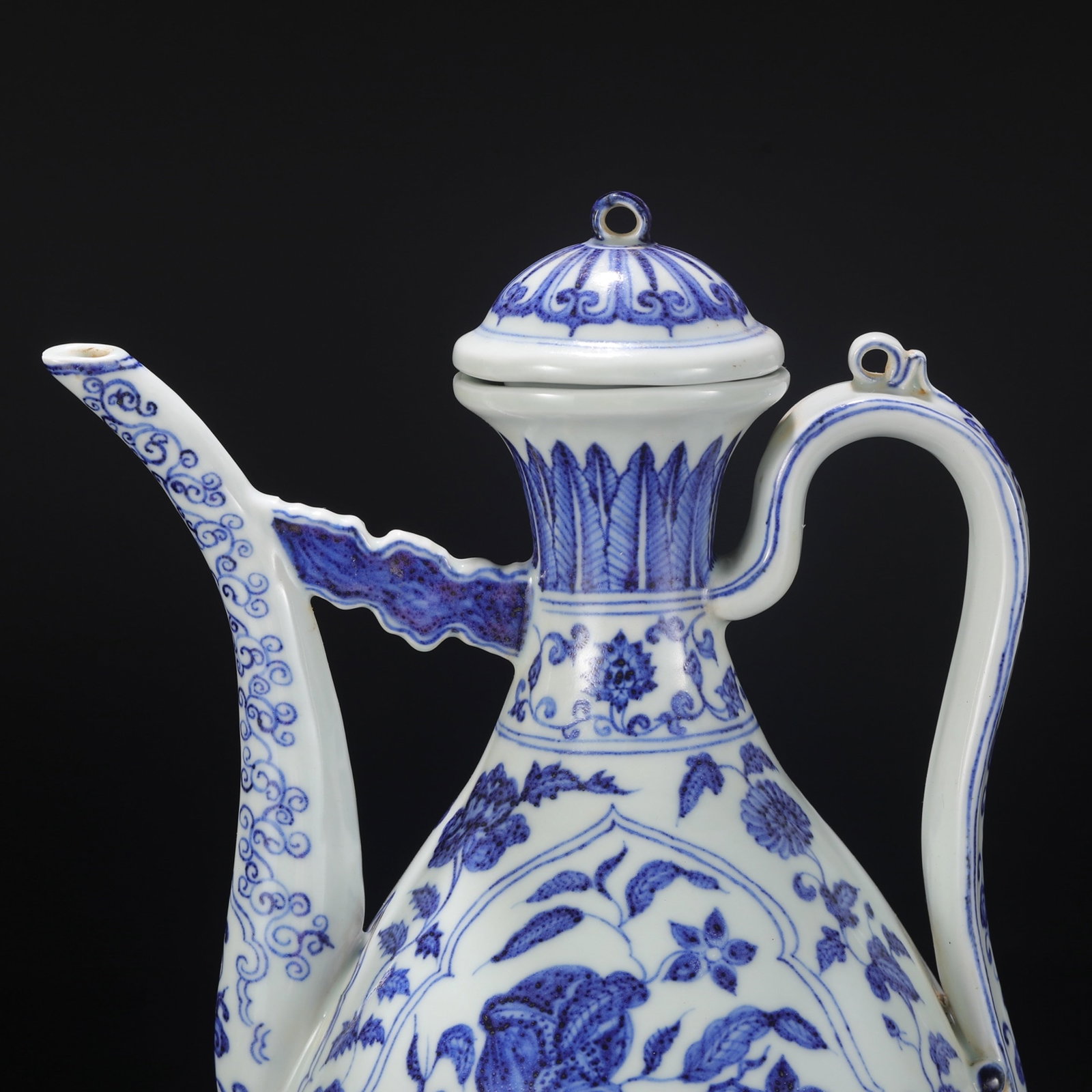 A Rare Blue and White Fruit Pattern Ewer - 3