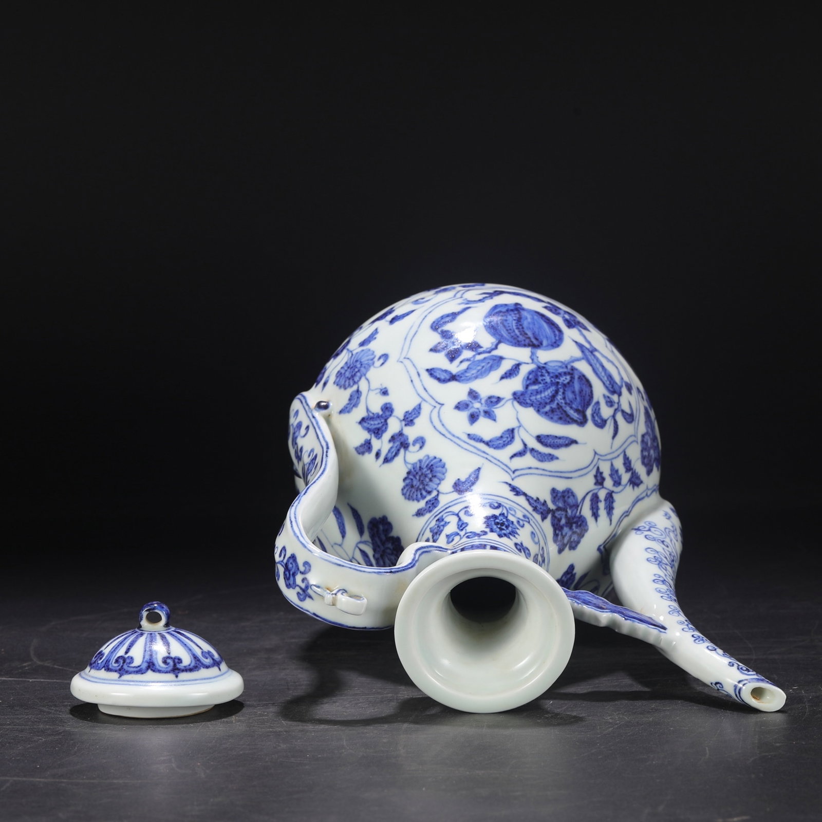 A Rare Blue and White Fruit Pattern Ewer - 5